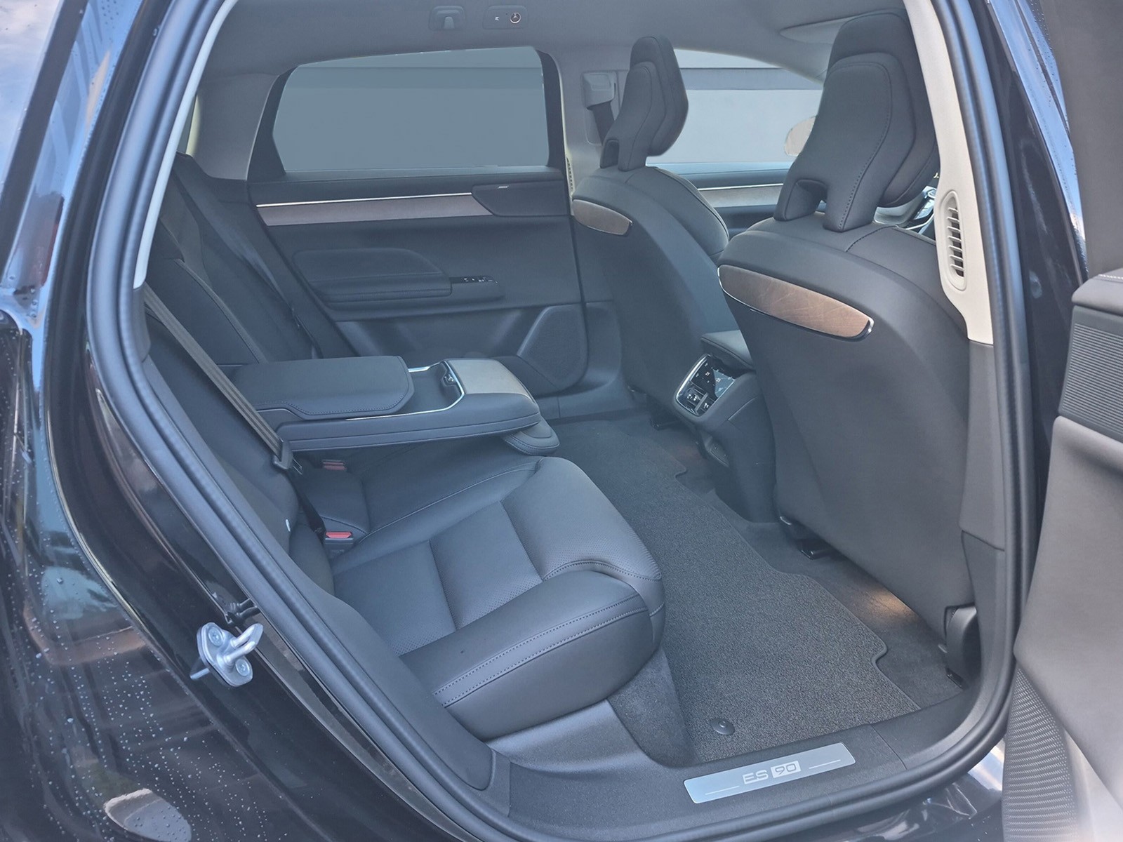 VOLVO ES90 Ultra 88 kWh RWD-image-13