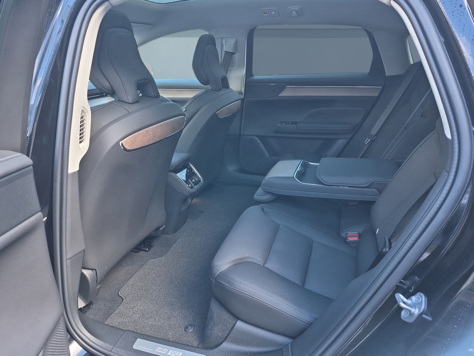 VOLVO ES90 Ultra 88 kWh RWD-image-14