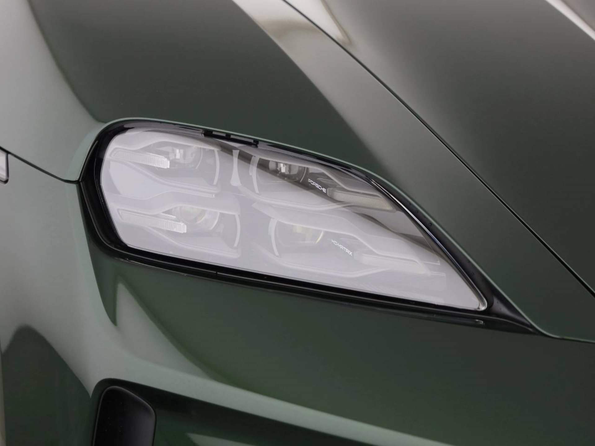 PORSCHE Taycan 4S Sport Turismo Black Edition-image-19