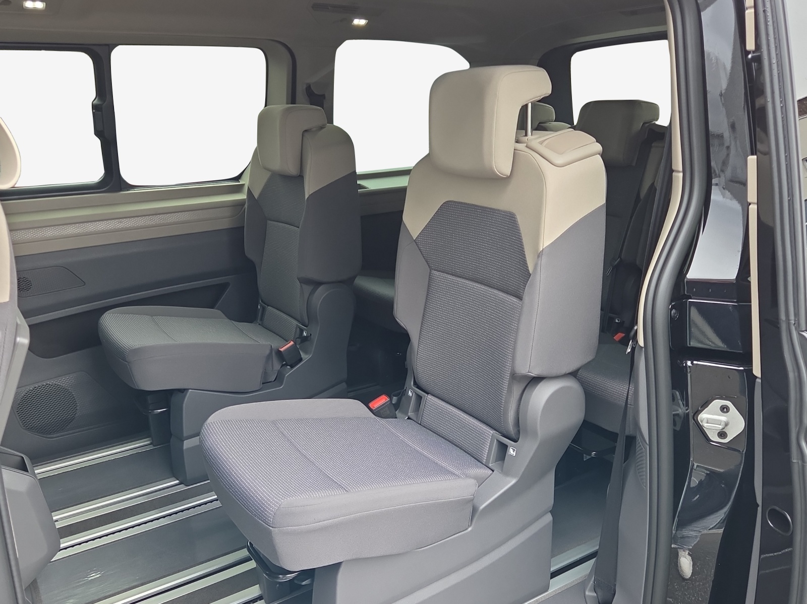 VW Multivan 1.5 eHybrid 4Motion DSG-image-11