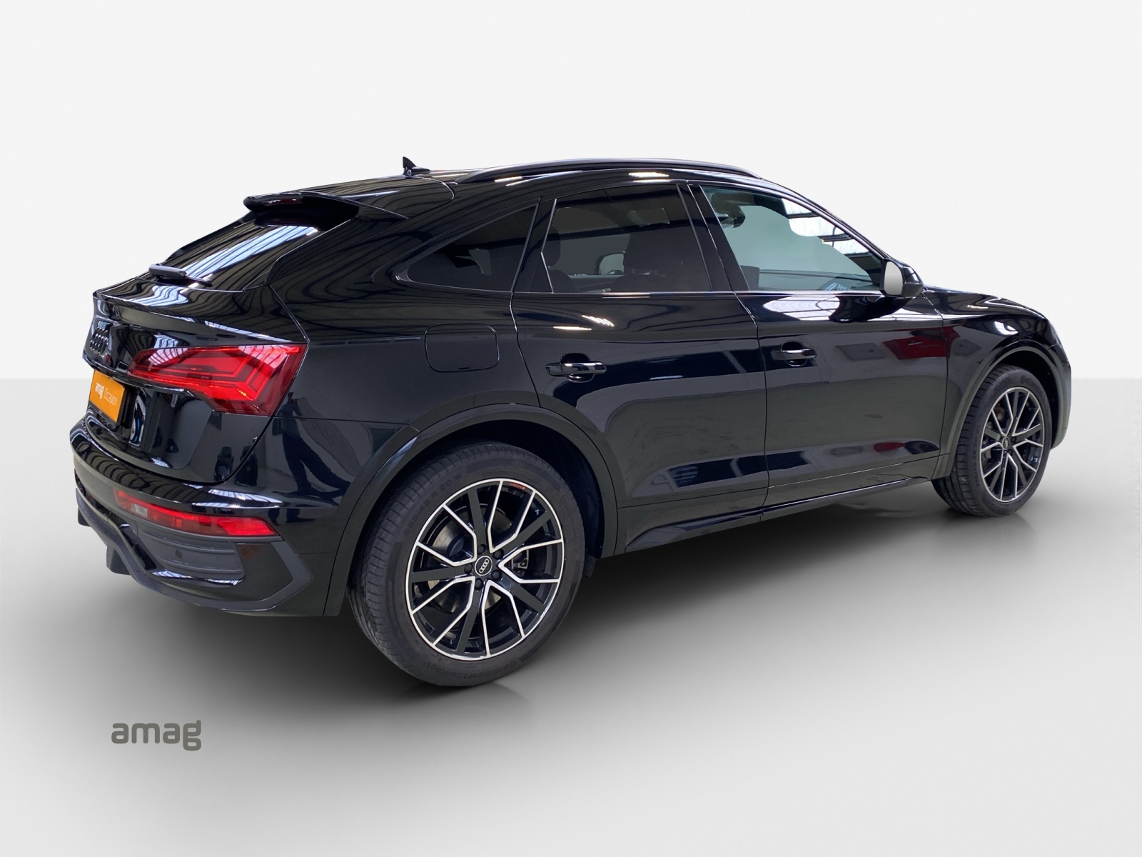 AUDI Q5 Sportback 40 TDI Blackedition quattro S-tronic-image-4