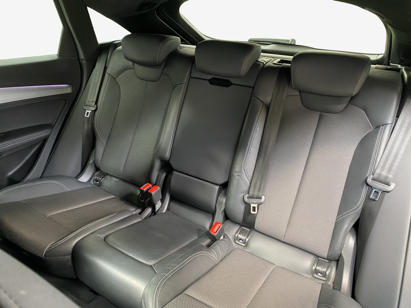 AUDI Q5 Sportback 40 TDI Blackedition quattro S-tronic-image-11