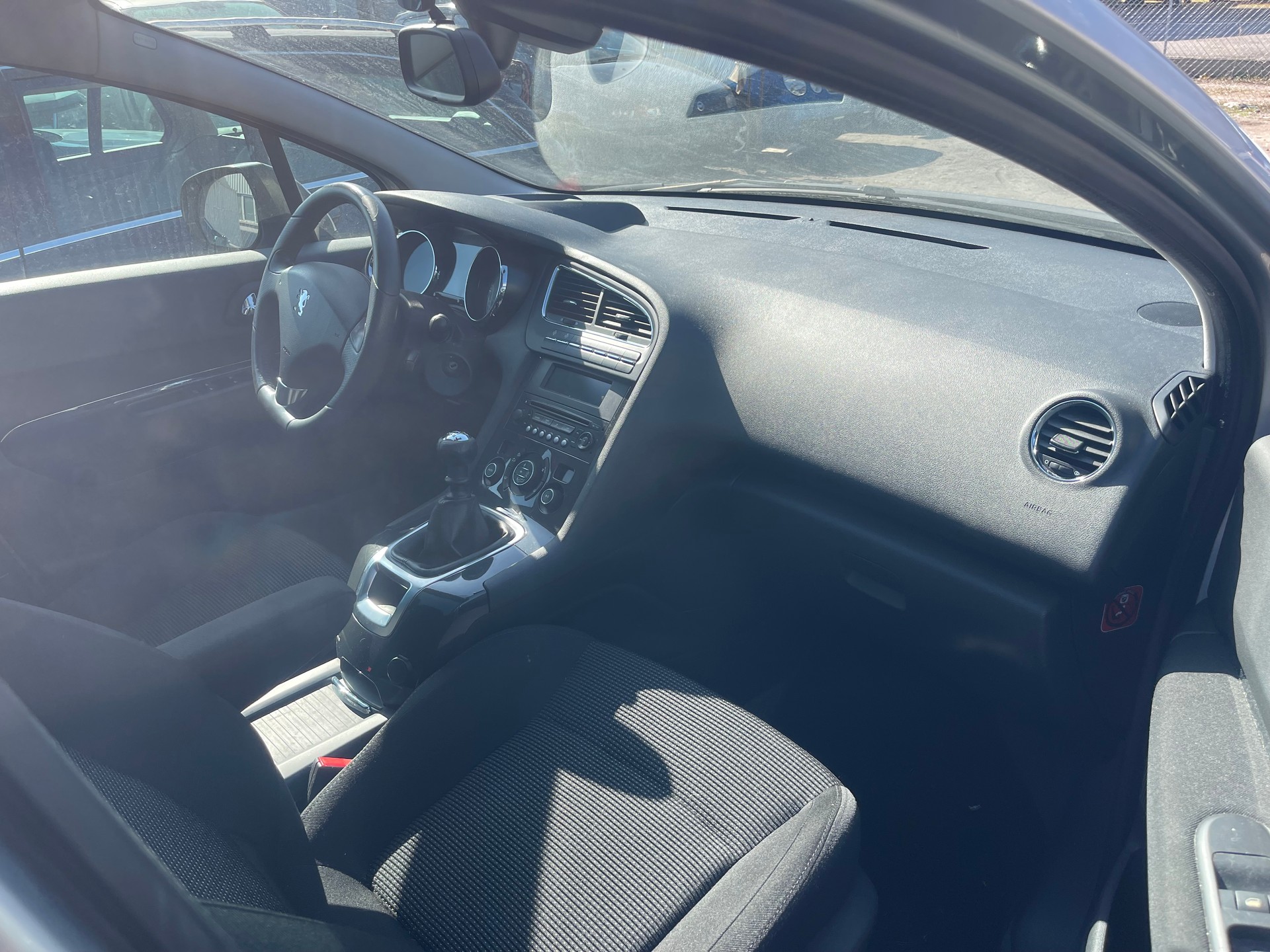 PEUGEOT 5008 1.6 16V T Sport Pack-image-4