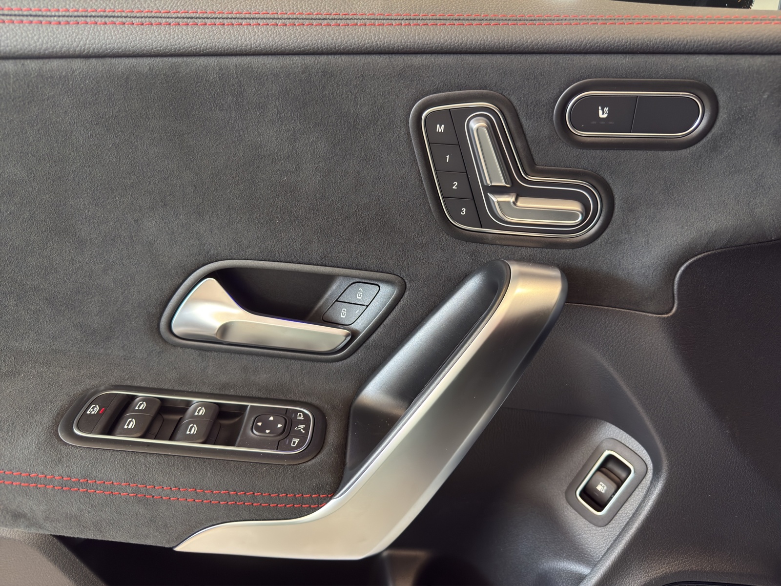 MERCEDES-BENZ CLA 250 e 8G-DCT EQ Star-image-5