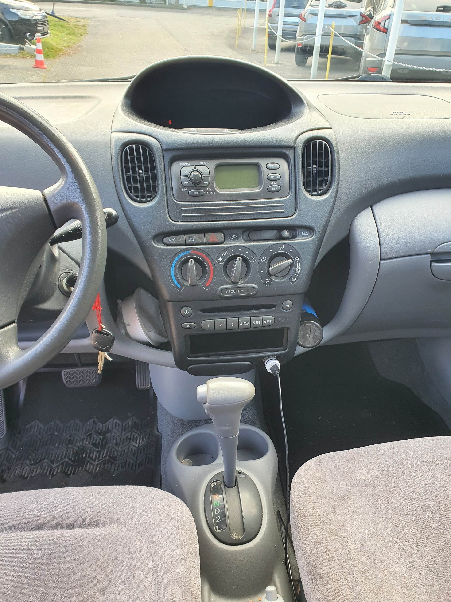 TOYOTA Yaris Verso 1.3 Linea Sol-image-7