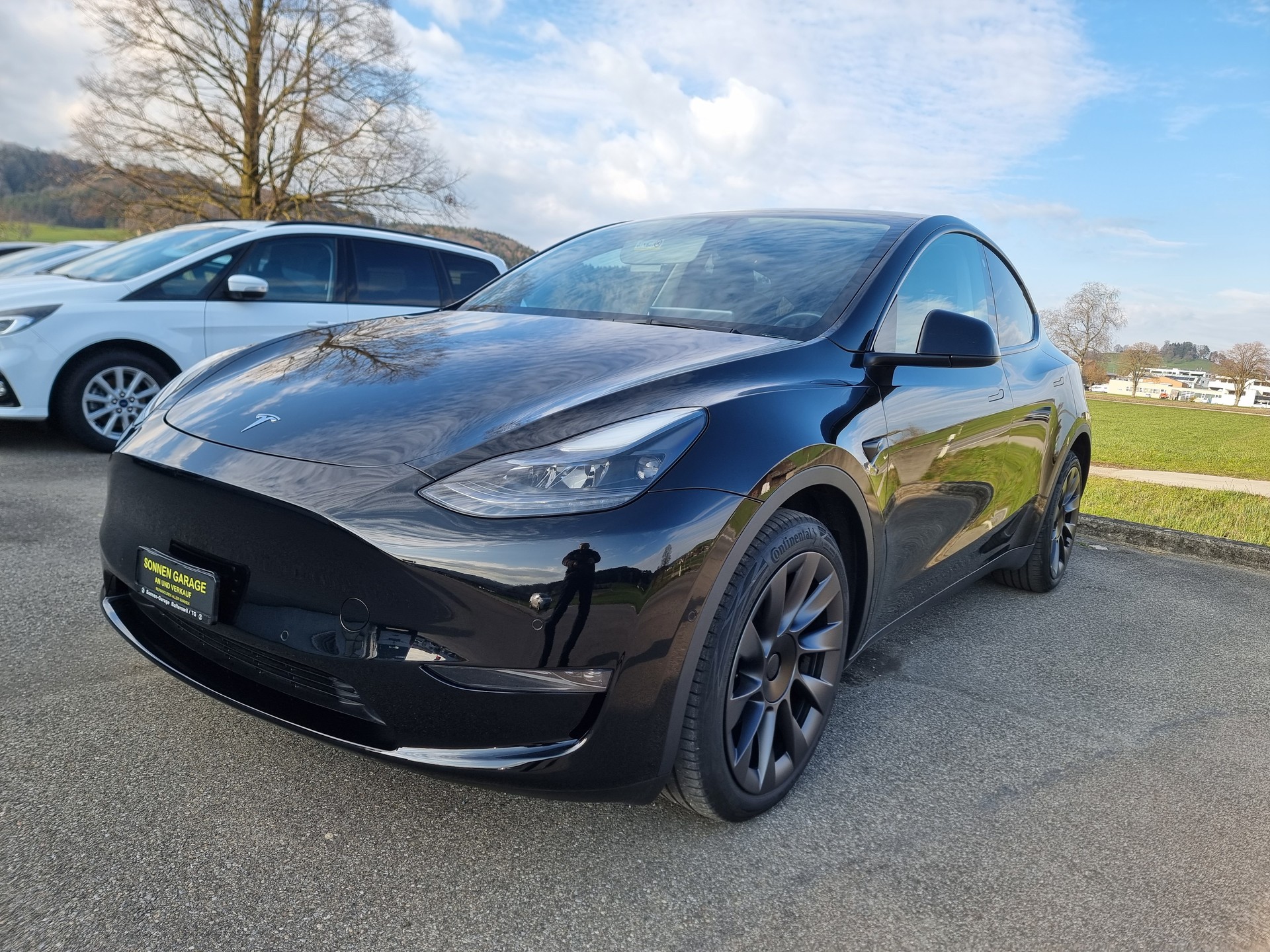 TESLA Model Y Long Range-image-0