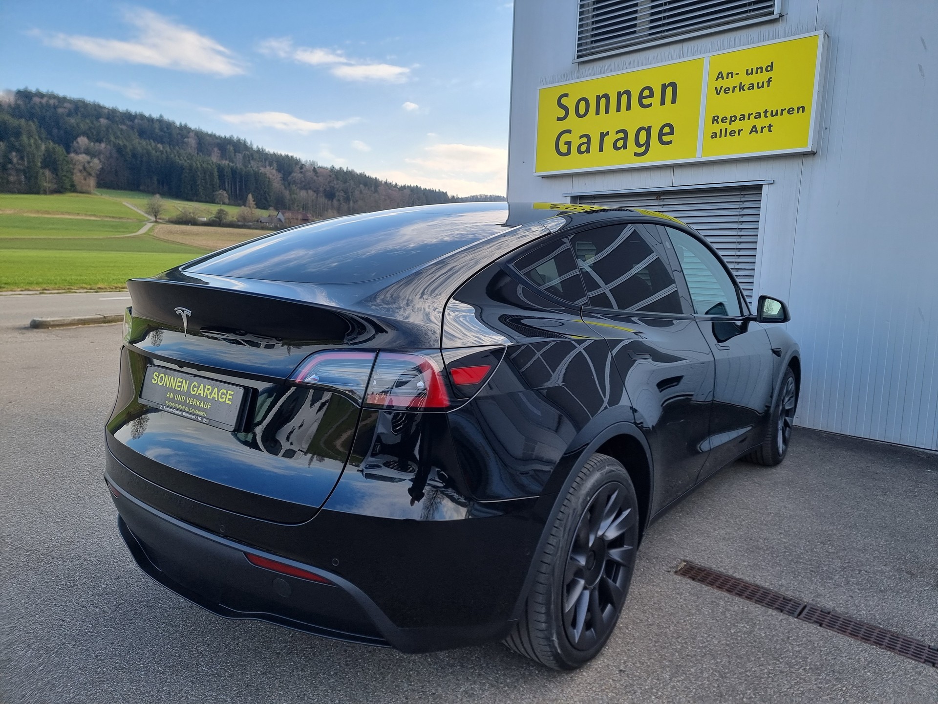 TESLA Model Y Long Range-image-9
