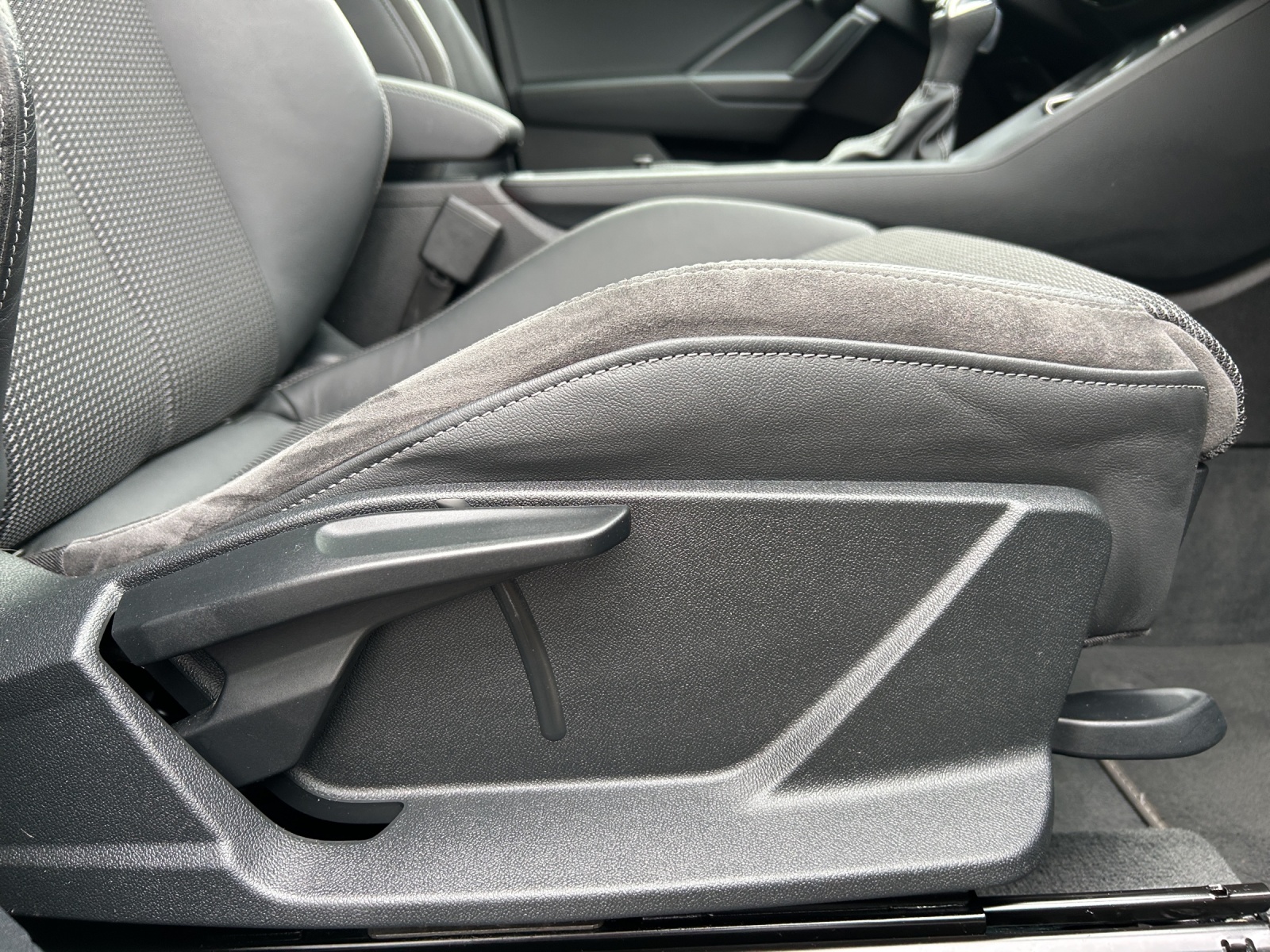AUDI Q3 35 TFSI S line Attraction S-tronic-image-22