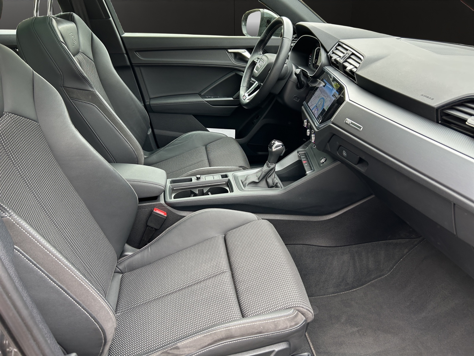 AUDI Q3 35 TFSI S line Attraction S-tronic-image-15