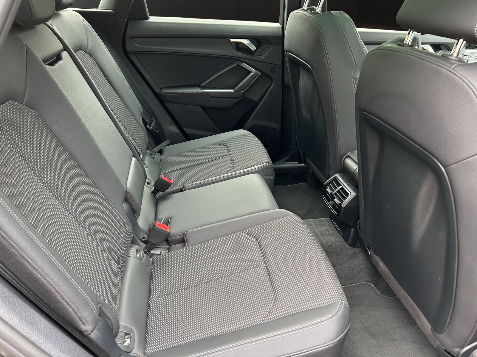 AUDI Q3 35 TFSI S line Attraction S-tronic-image-16