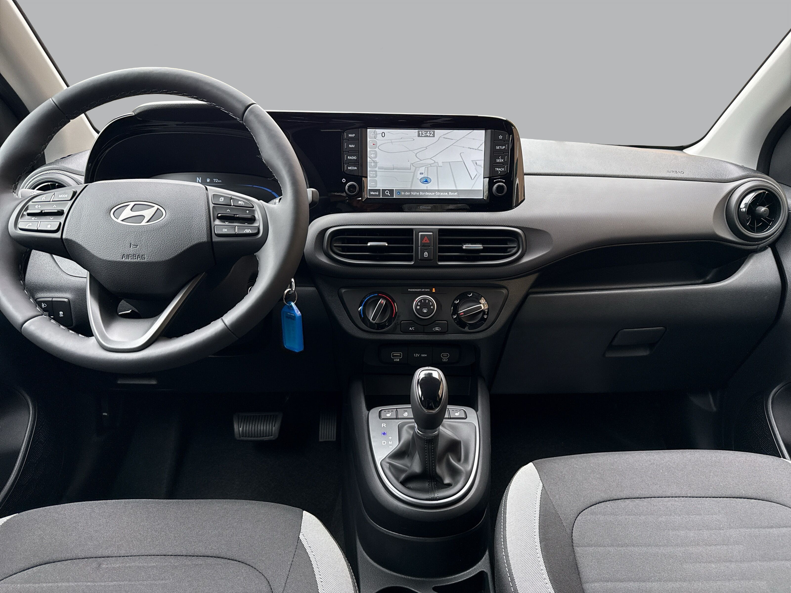HYUNDAI i10 1.2 Amplia Aut.-image-9