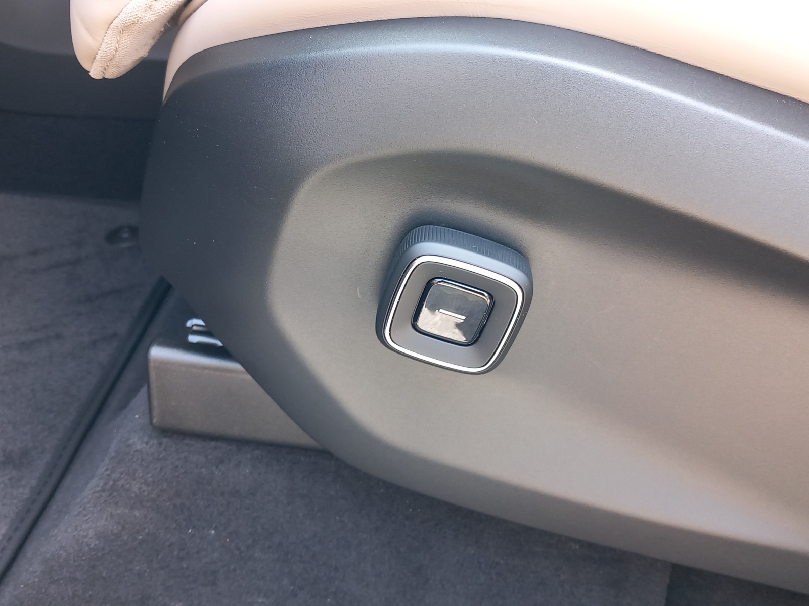 VOLVO EX90 Twin Performance Ultra 6P. AWD-image-19