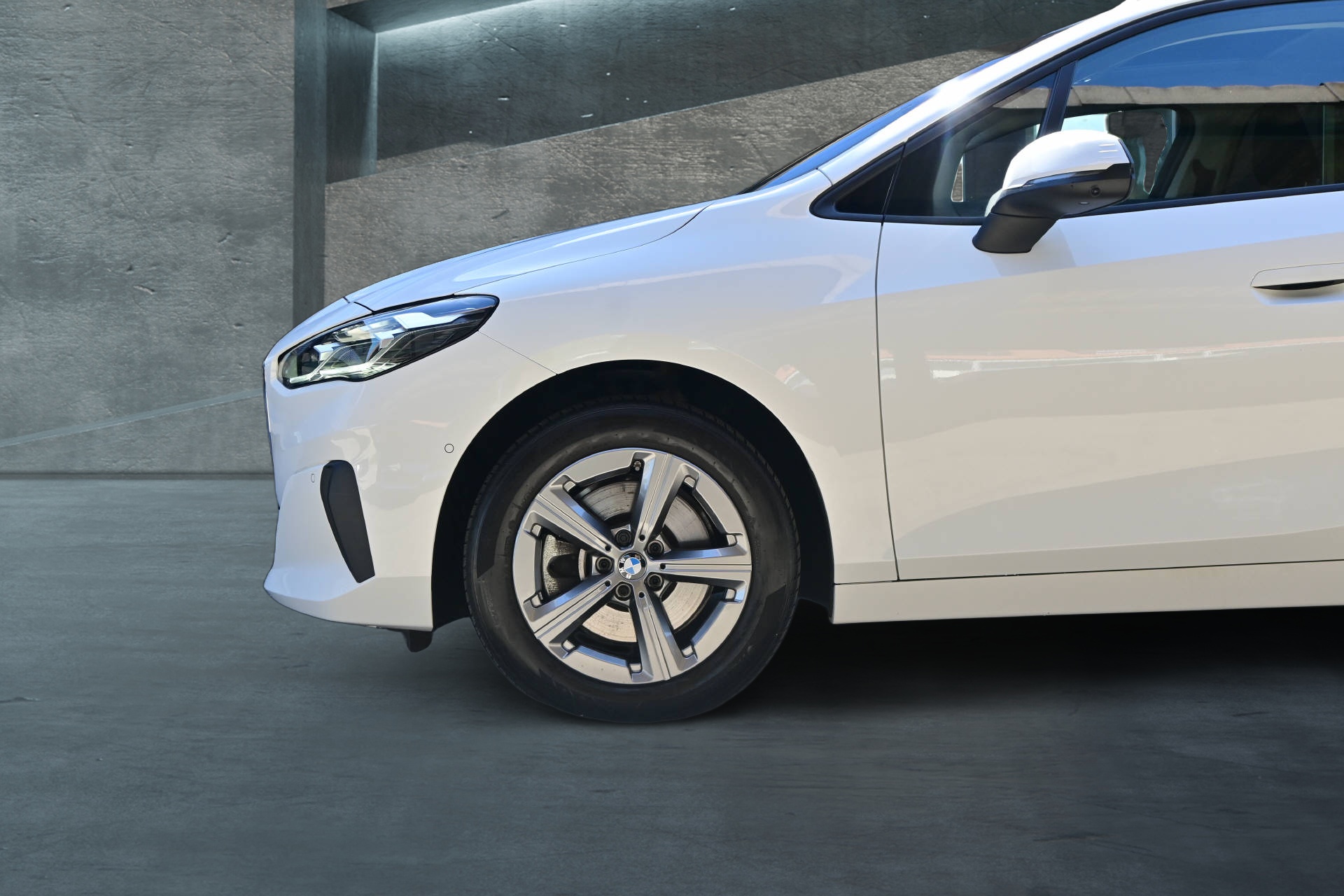 BMW 223d xDrive Active Tourer *AHK*HUD*Pano*8-fach*-image-4