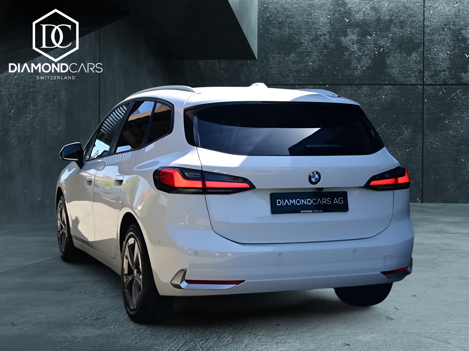 BMW 223d xDrive Active Tourer *AHK*HUD*Pano*8-fach*-image-5
