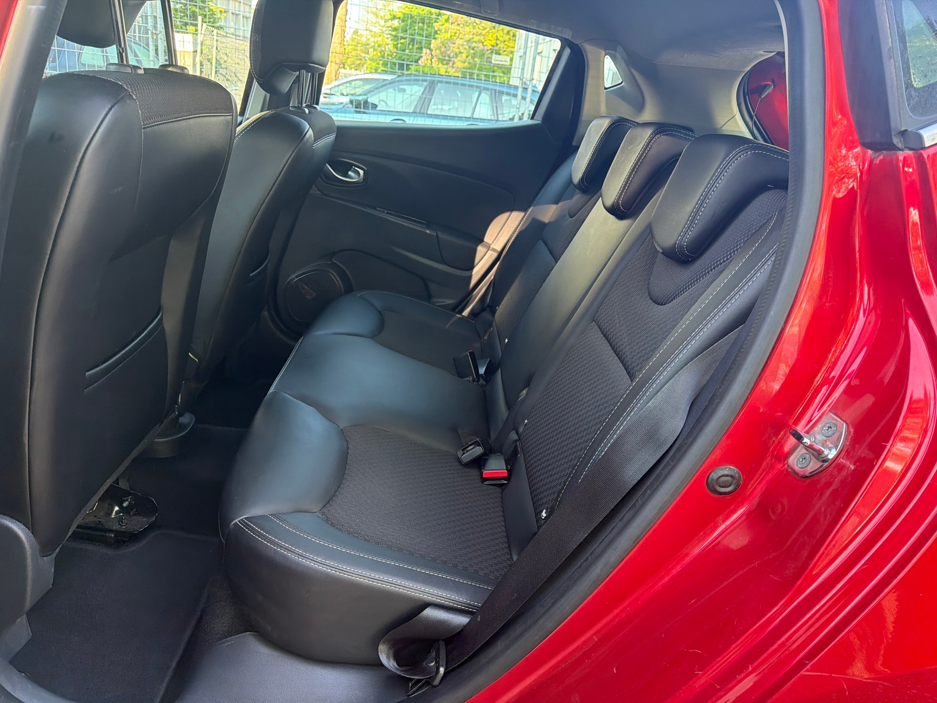 RENAULT Clio 0.9 12V Intens* Gr. Navi * Teil-Leder * LED * Klima * Tempomat * PDC V&H * RF-Kamera * Frisch Ab MFK-image-6