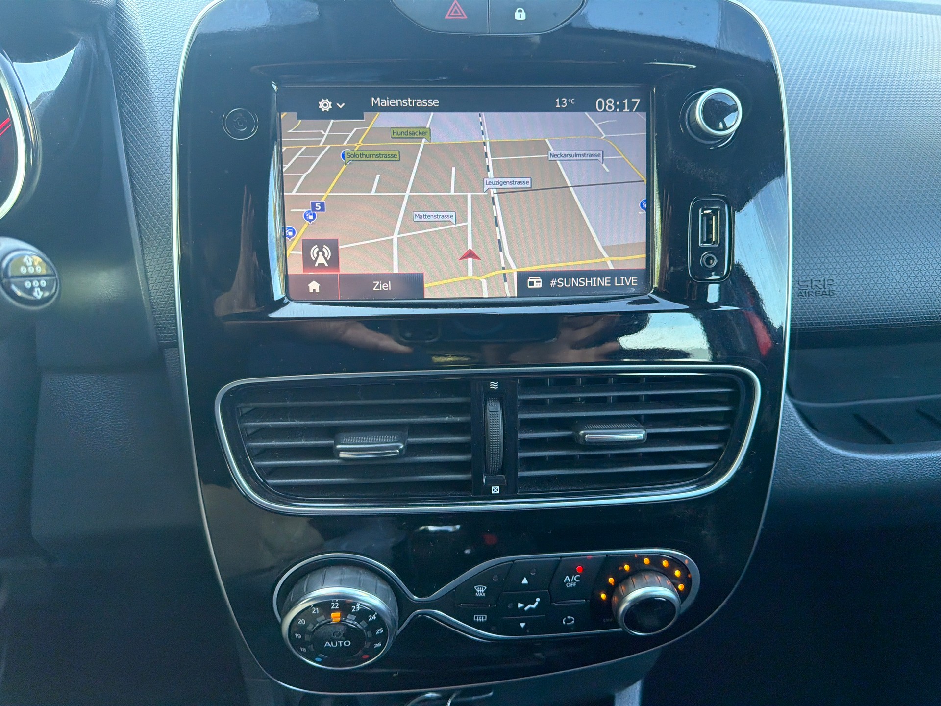 RENAULT Clio 0.9 12V Intens* Gr. Navi * Teil-Leder * LED * Klima * Tempomat * PDC V&H * RF-Kamera * Frisch Ab MFK-image-8