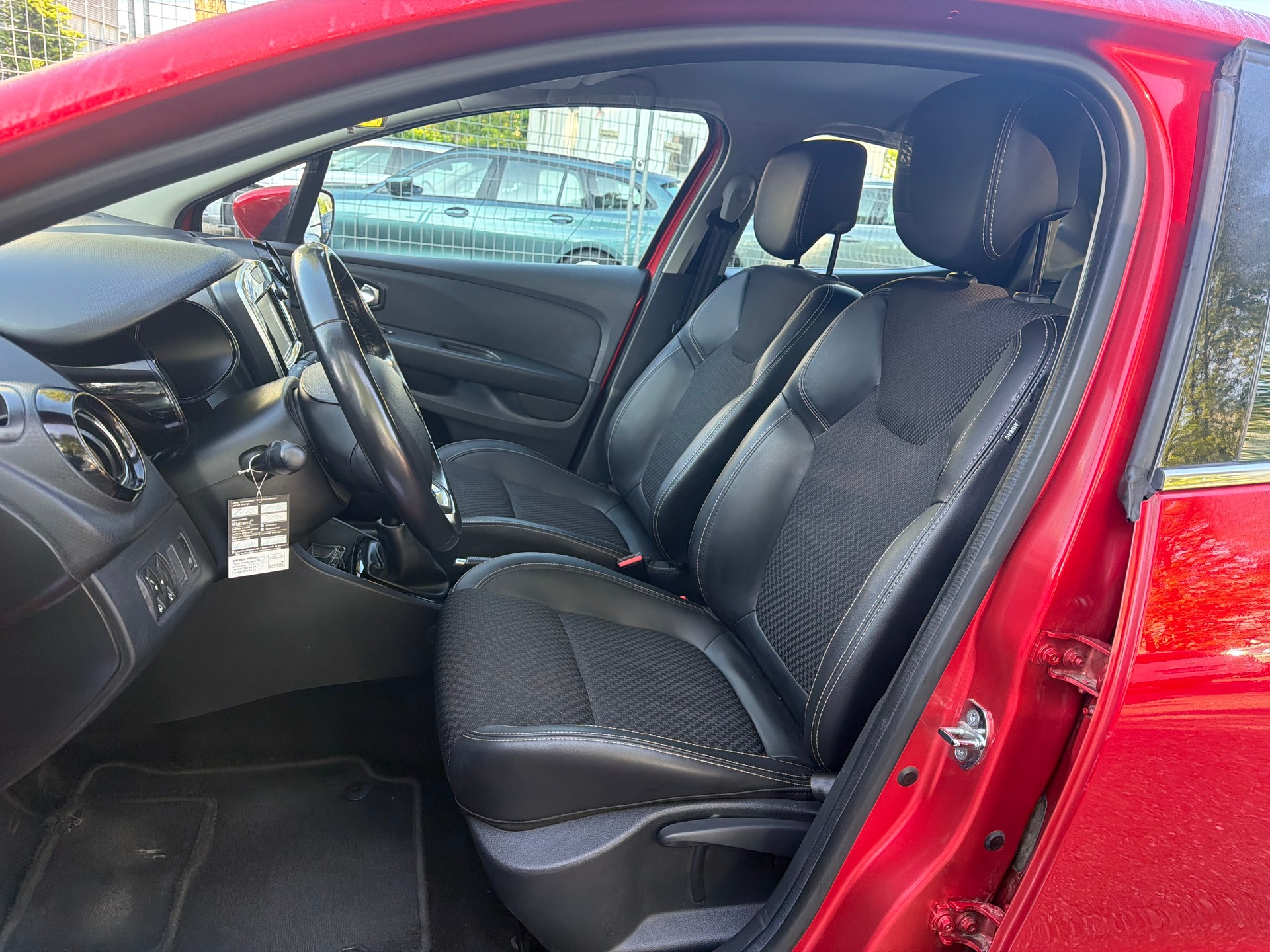 RENAULT Clio 0.9 12V Intens* Gr. Navi * Teil-Leder * LED * Klima * Tempomat * PDC V&H * RF-Kamera * Frisch Ab MFK-image-3