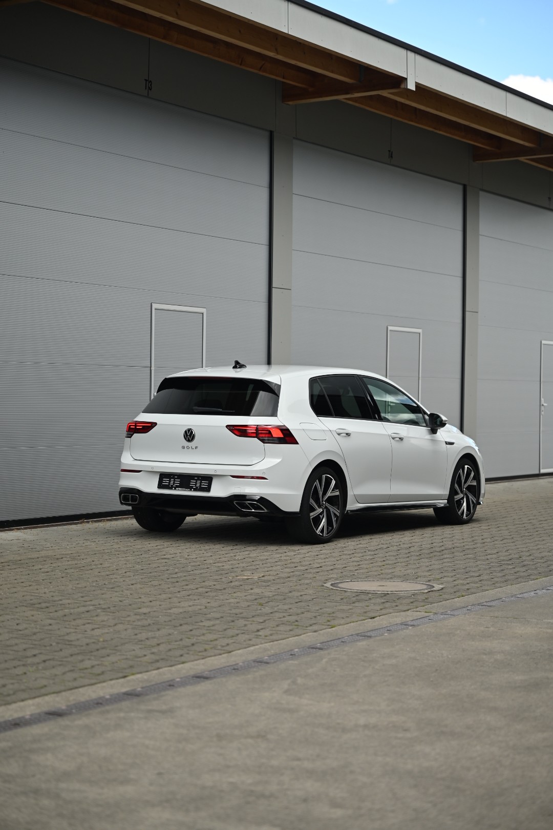 VW Golf 1.5 eTSI mHEV ACT R-Line DSG *Werksgarantie*-image-6