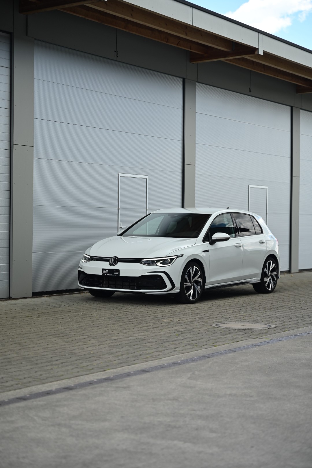 VW Golf 1.5 eTSI mHEV ACT R-Line DSG *Werksgarantie*-image-1