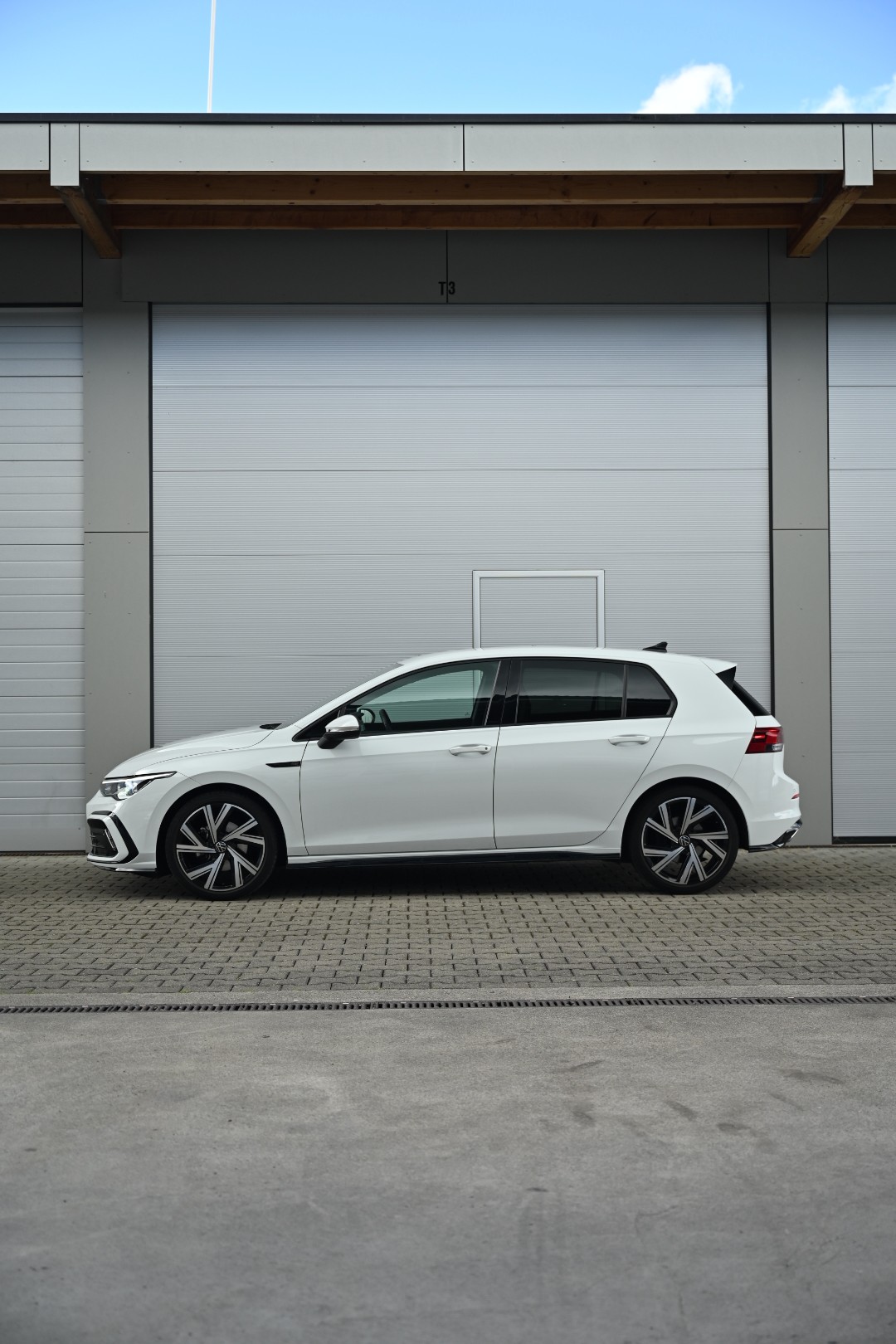VW Golf 1.5 eTSI mHEV ACT R-Line DSG *Werksgarantie*-image-2