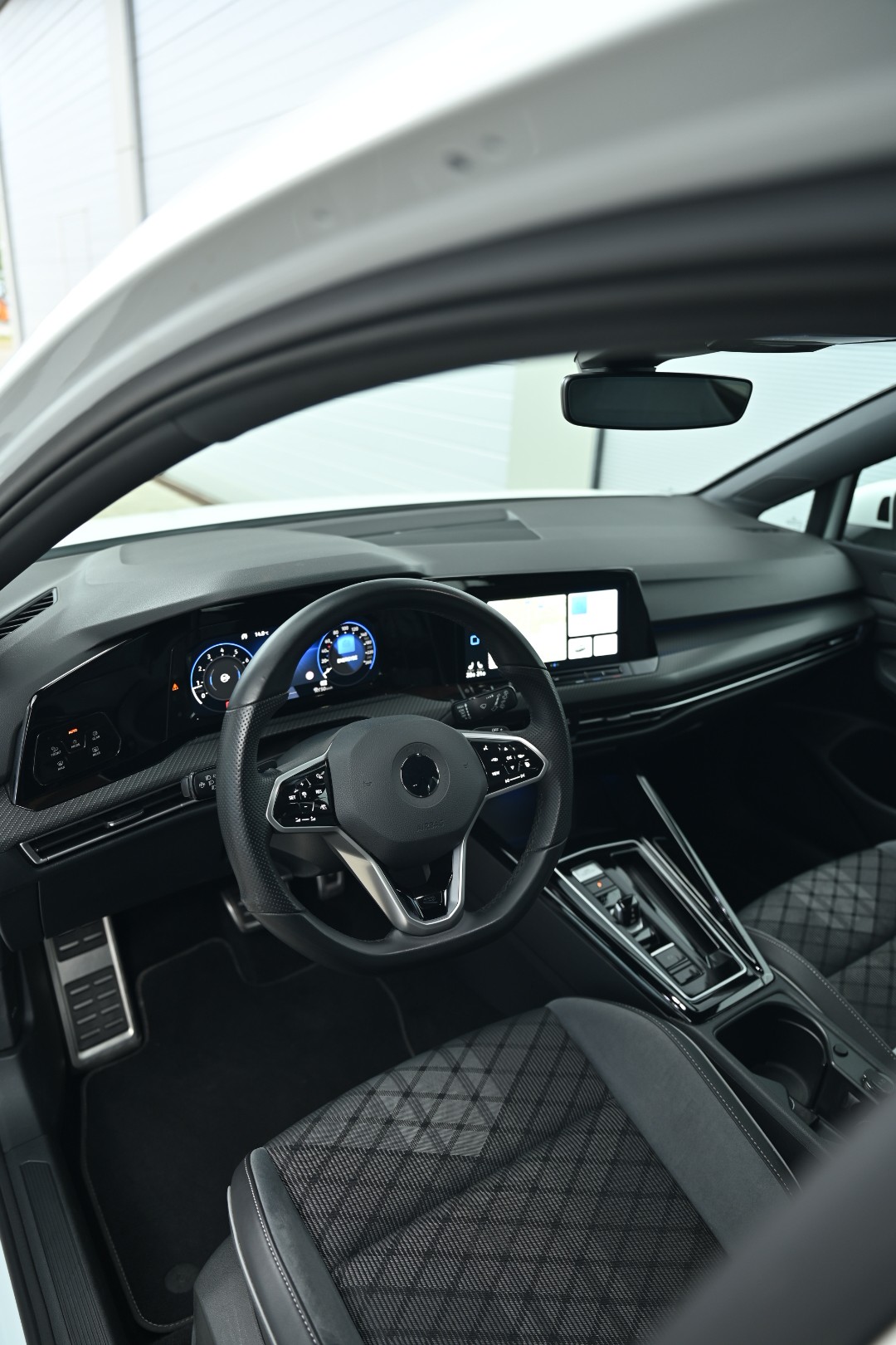 VW Golf 1.5 eTSI mHEV ACT R-Line DSG *Werksgarantie*-image-9