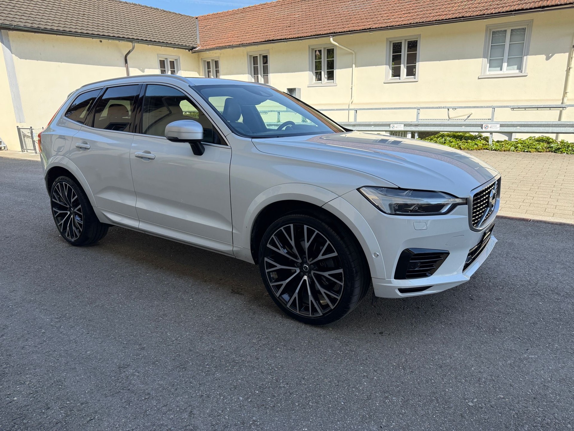 VOLVO XC60 T8 eAWD R-Design Geartronic-image-9