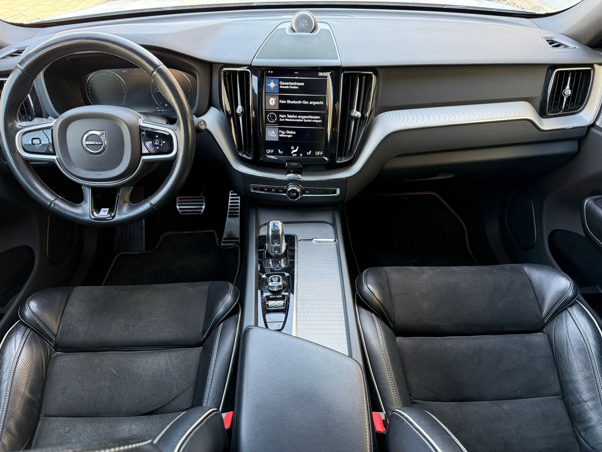 VOLVO XC60 T8 eAWD R-Design Geartronic-image-11