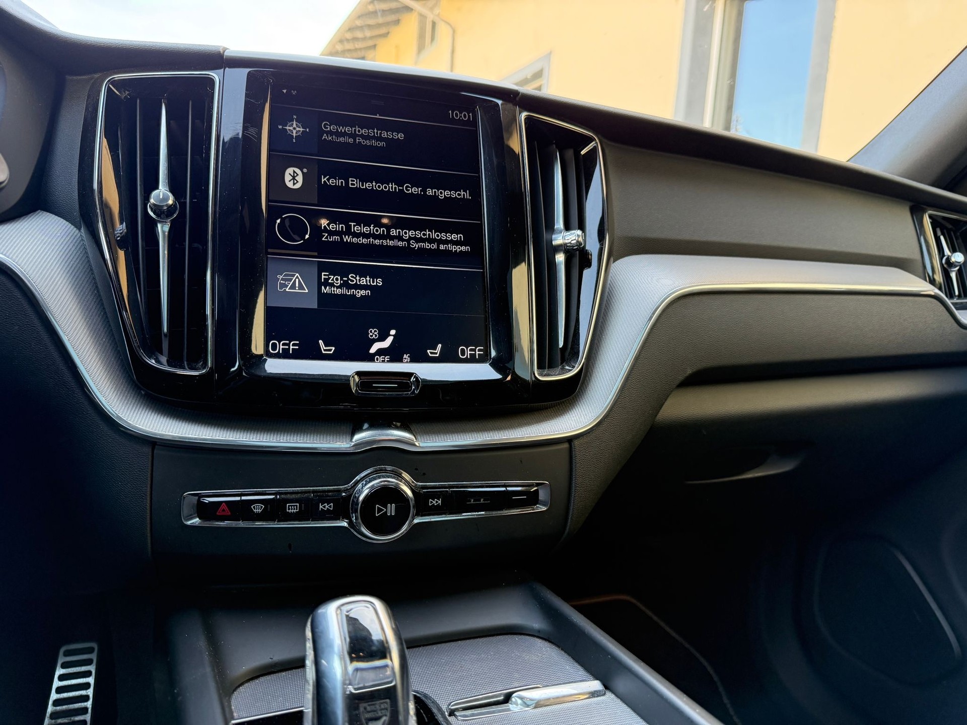 VOLVO XC60 T8 eAWD R-Design Geartronic-image-15