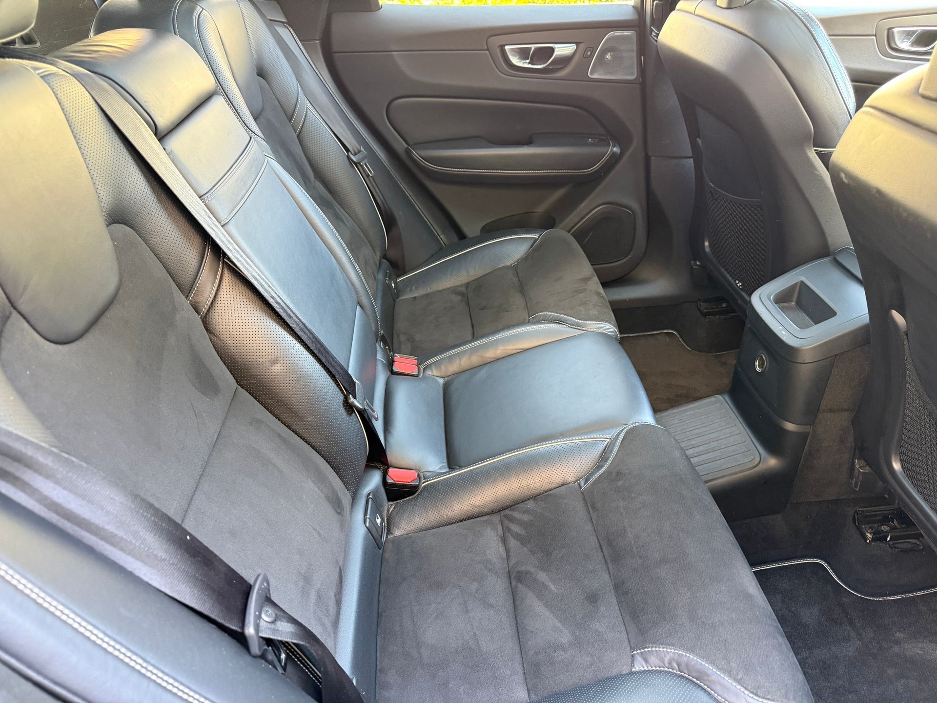 VOLVO XC60 T8 eAWD R-Design Geartronic-image-18