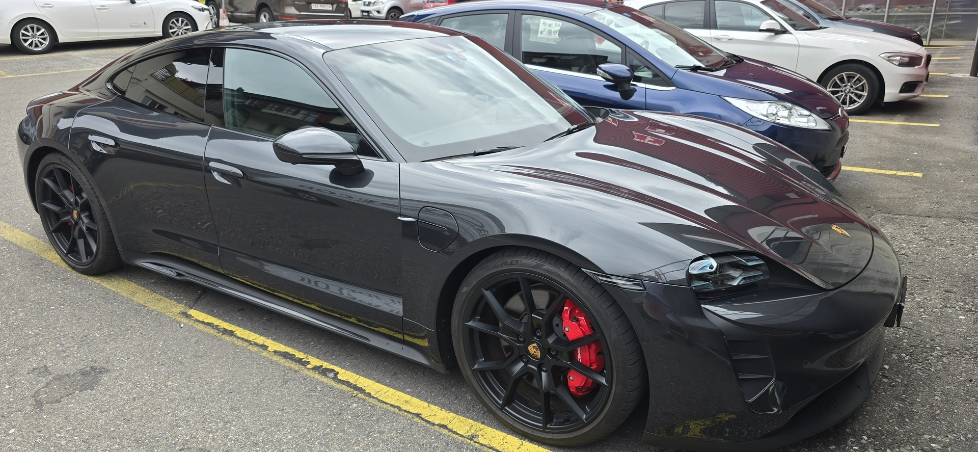 PORSCHE GTS-image-2
