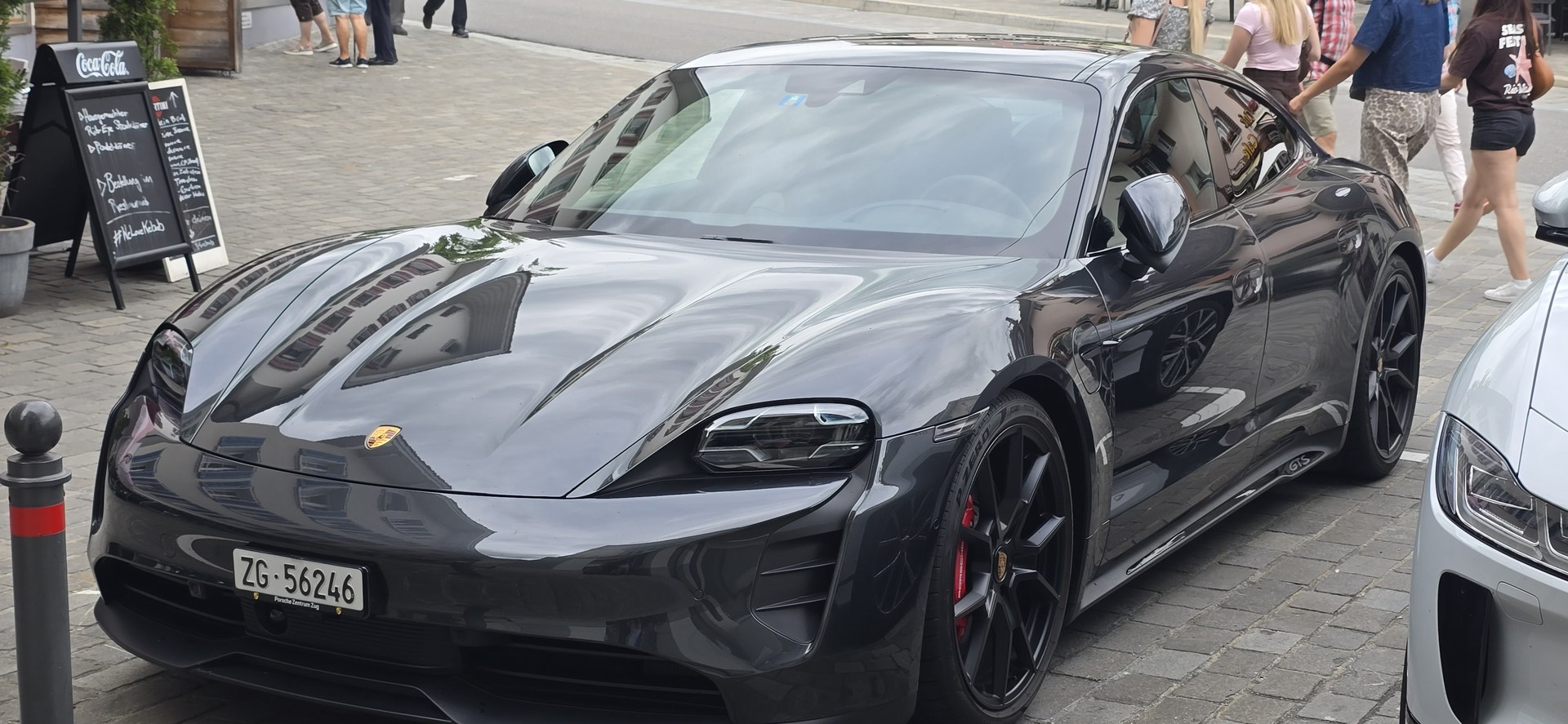 PORSCHE GTS-image-0