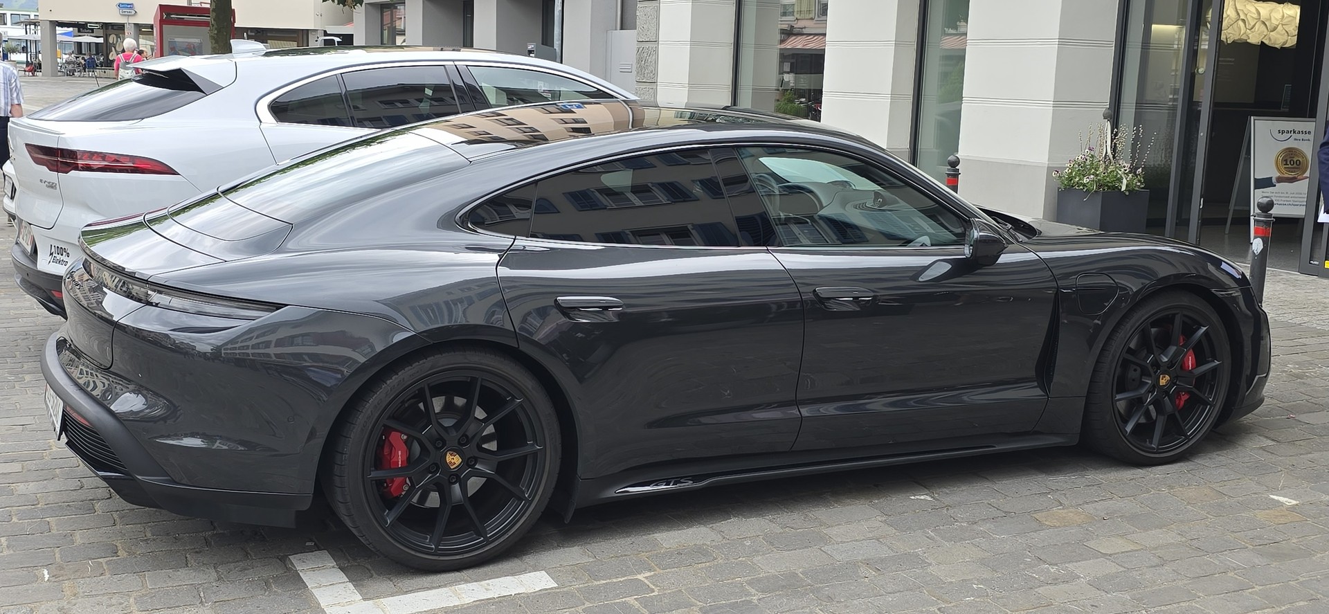 PORSCHE GTS-image-1