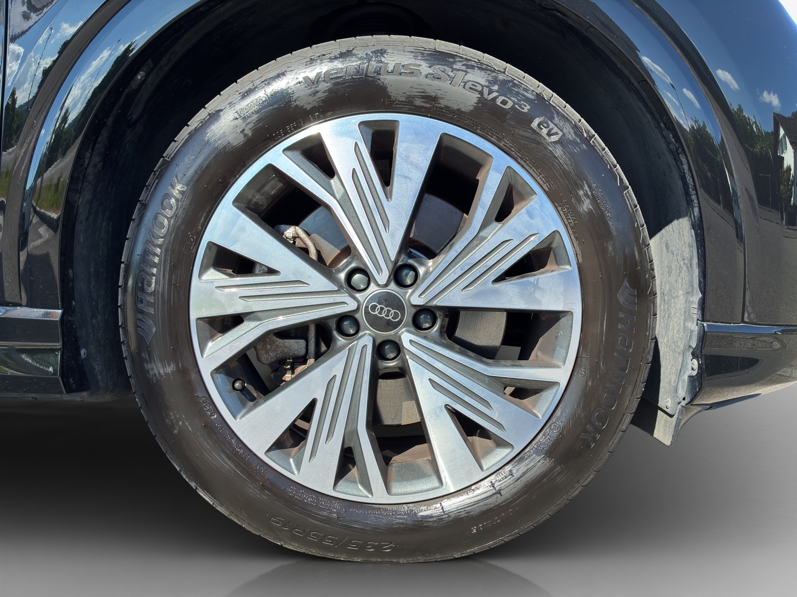 AUDI Q4 e-tron 55 quattro-image-16