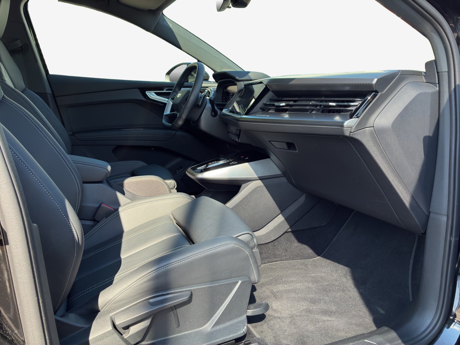 AUDI Q4 e-tron 55 quattro-image-15