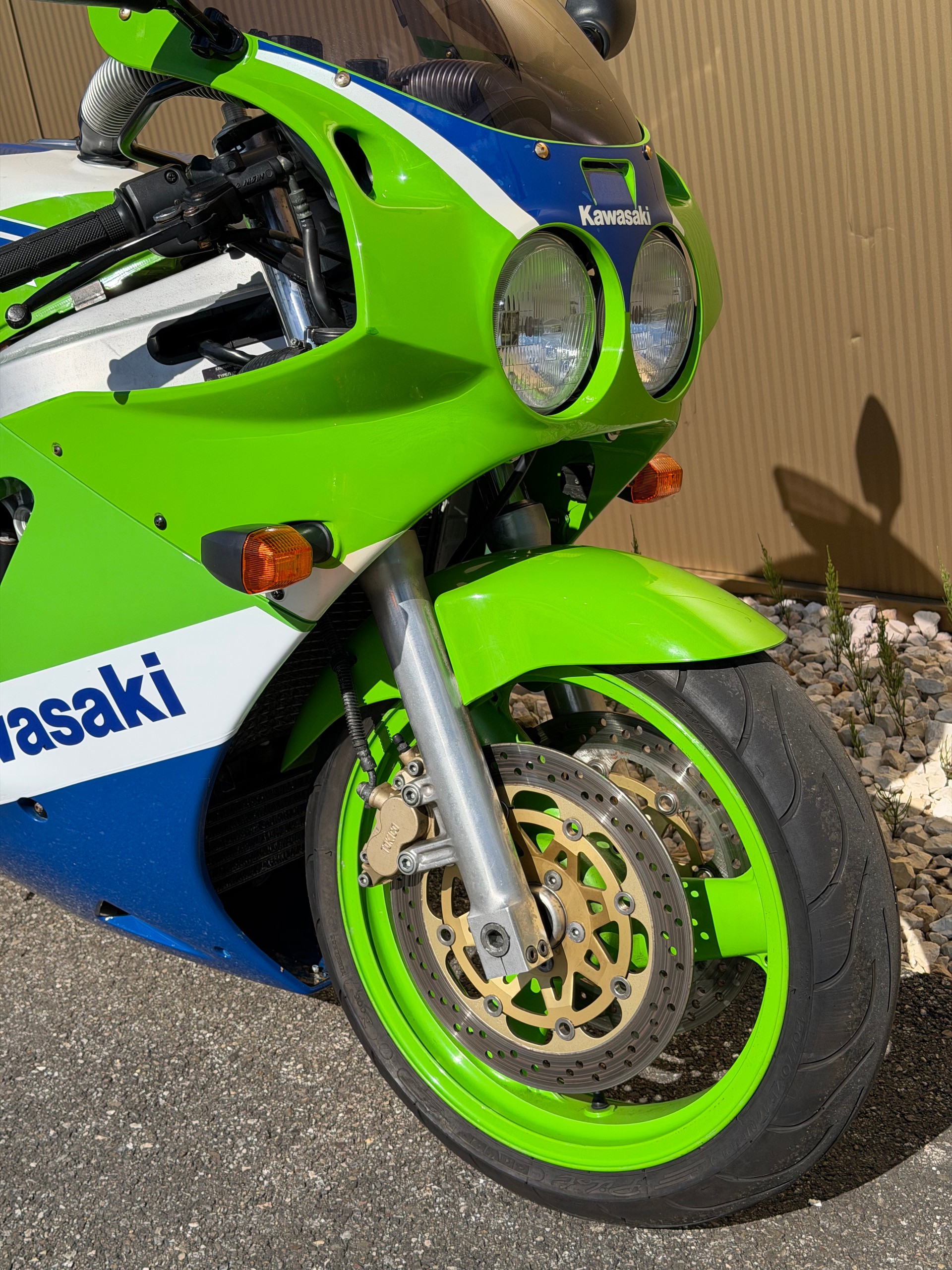 KAWASAKI ZXR-750-showroom-element-1