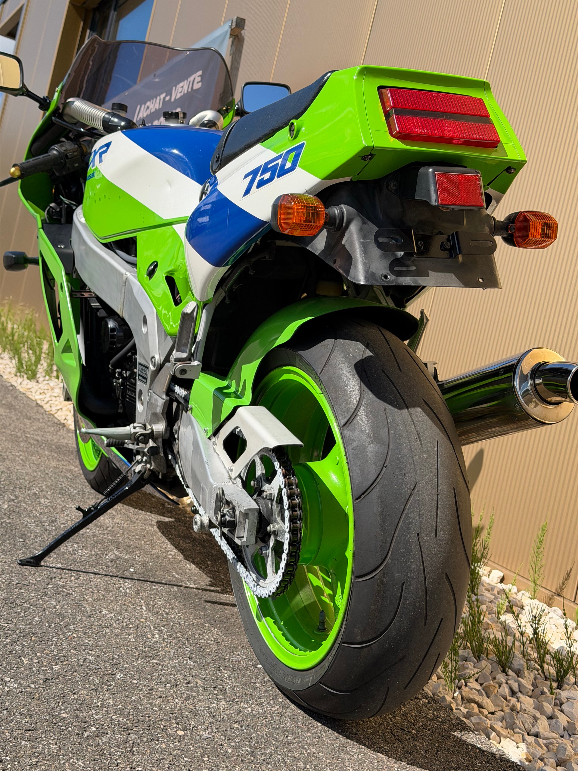 KAWASAKI ZXR-750-image-12