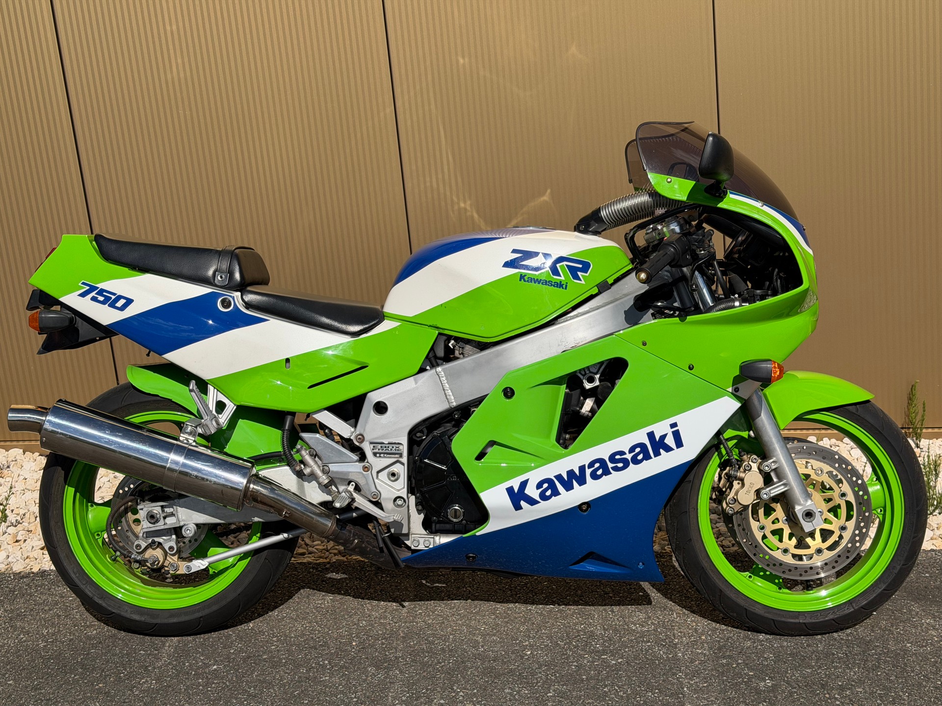KAWASAKI ZXR-750-showroom-element-3