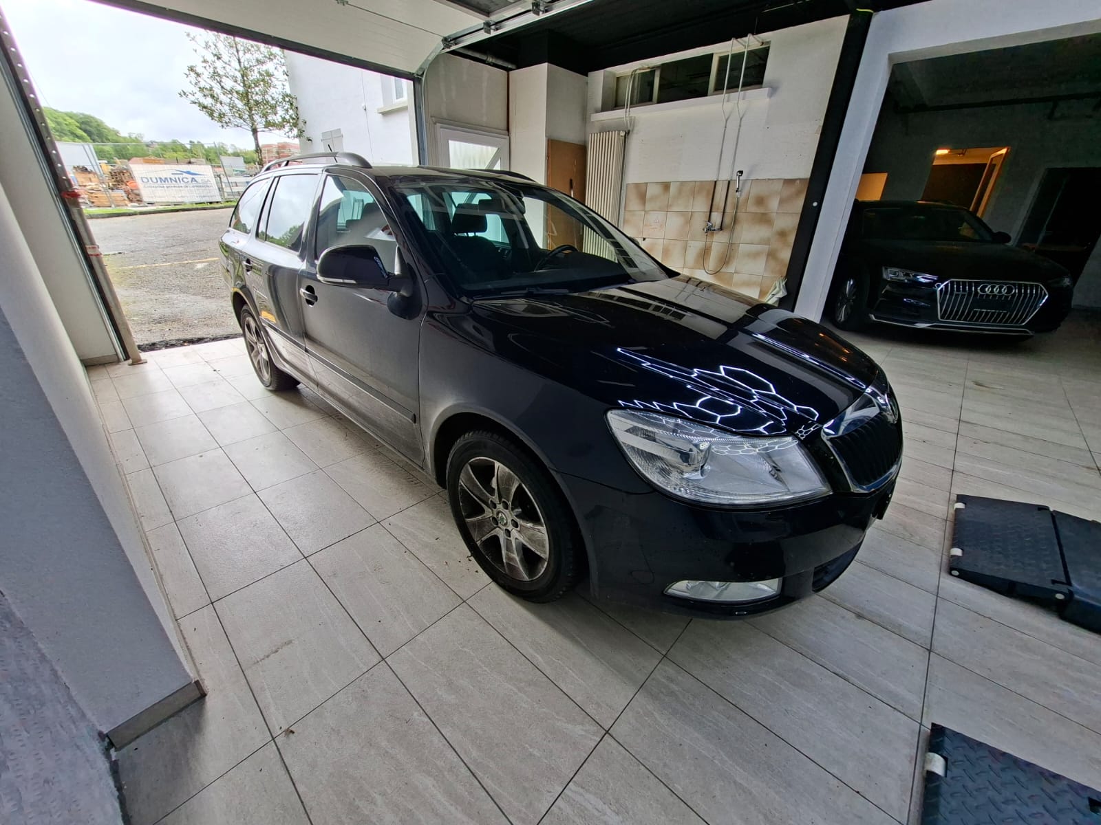 SKODA Octavia Combi 1.4 TSI Ambiente-image-4