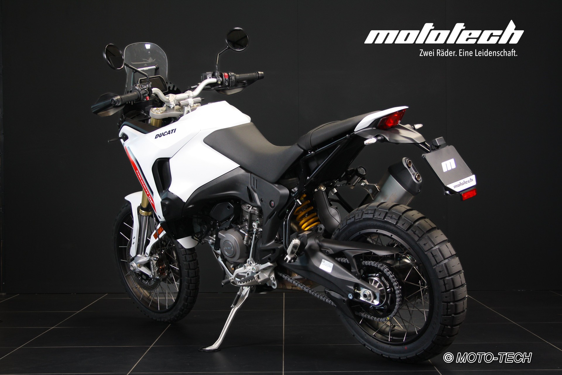 DUCATI Desert X MY26-showroom-element-3