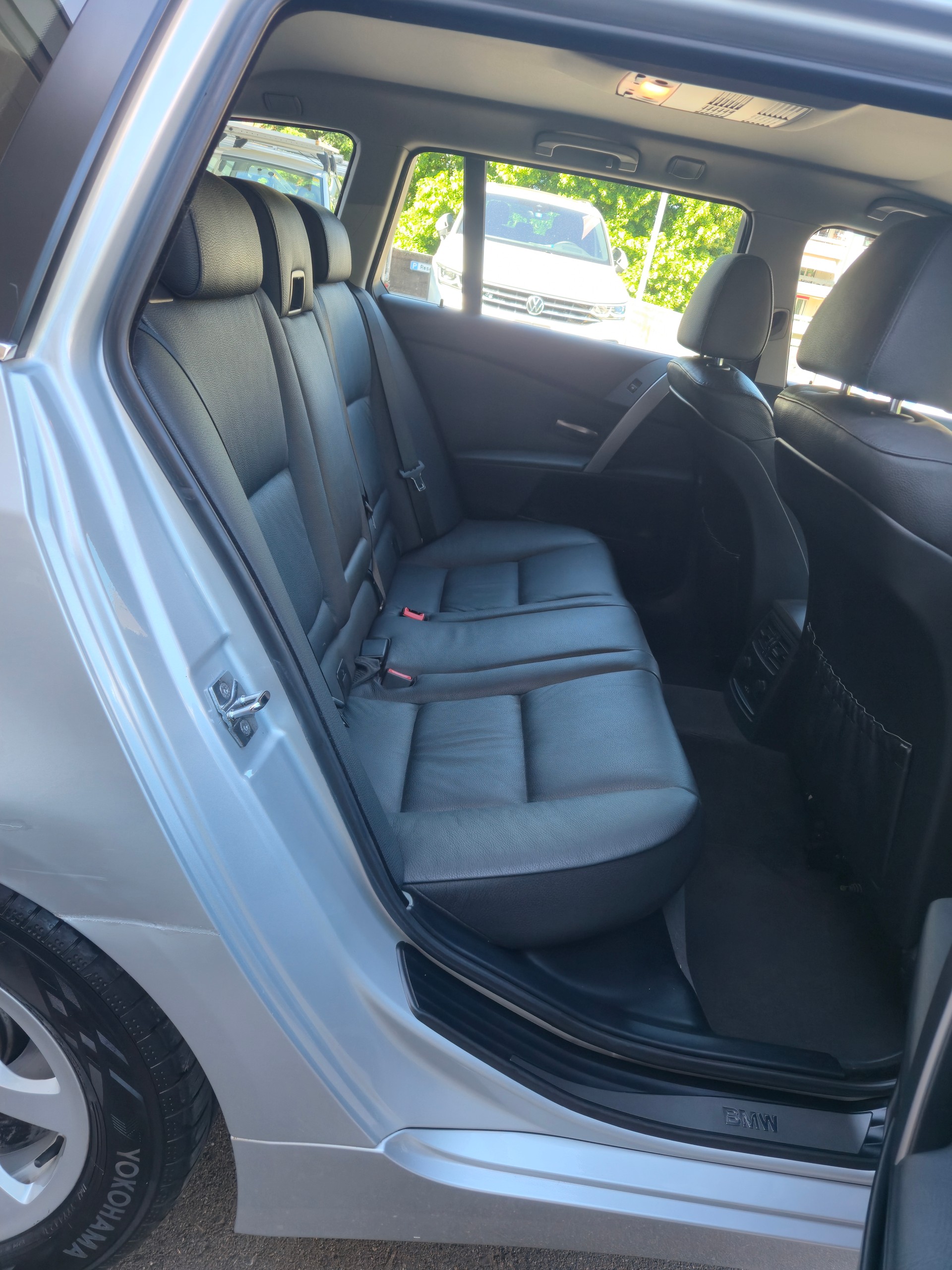 BMW 525i Touring-image-14