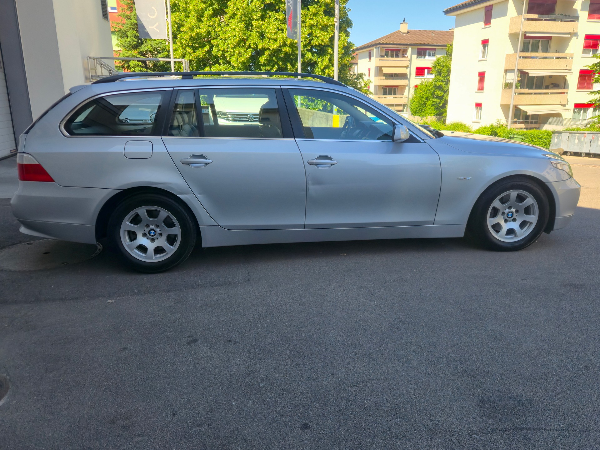 BMW 525i Touring-image-2