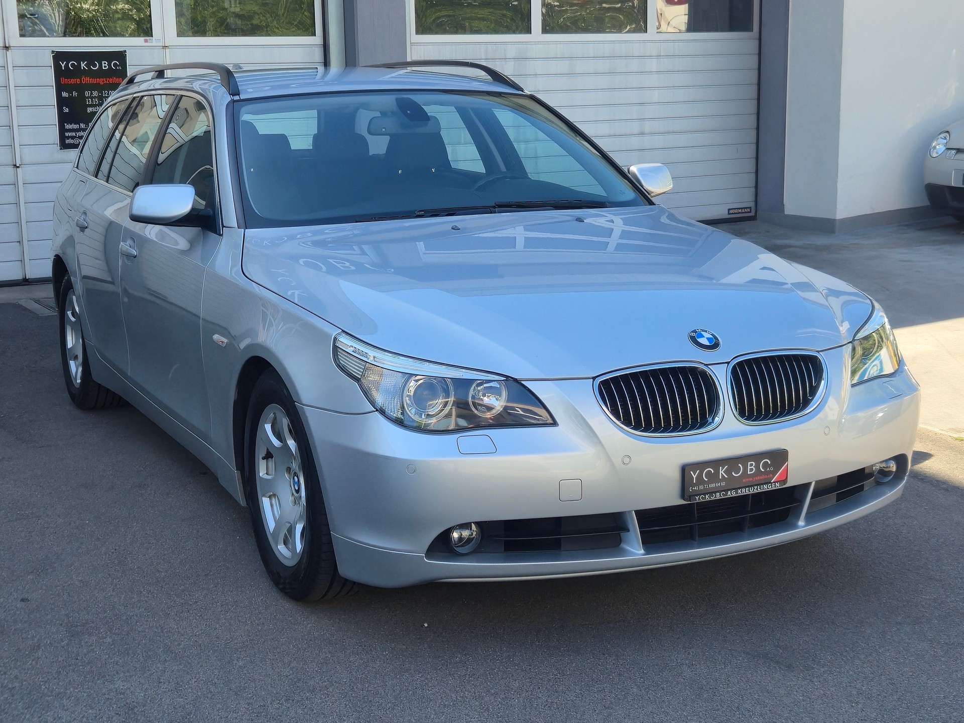 BMW 525i Touring-image-1