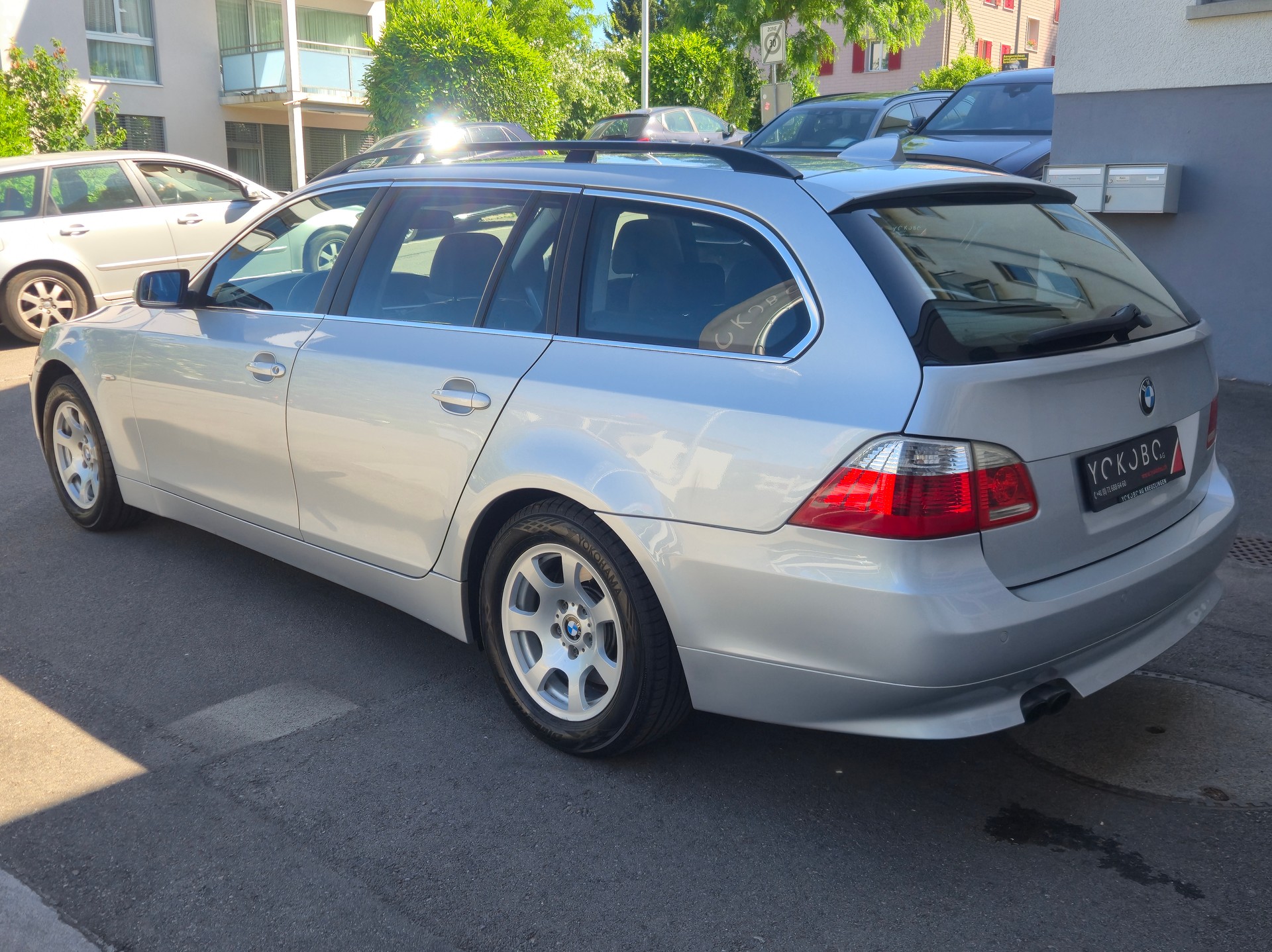 BMW 525i Touring-image-6