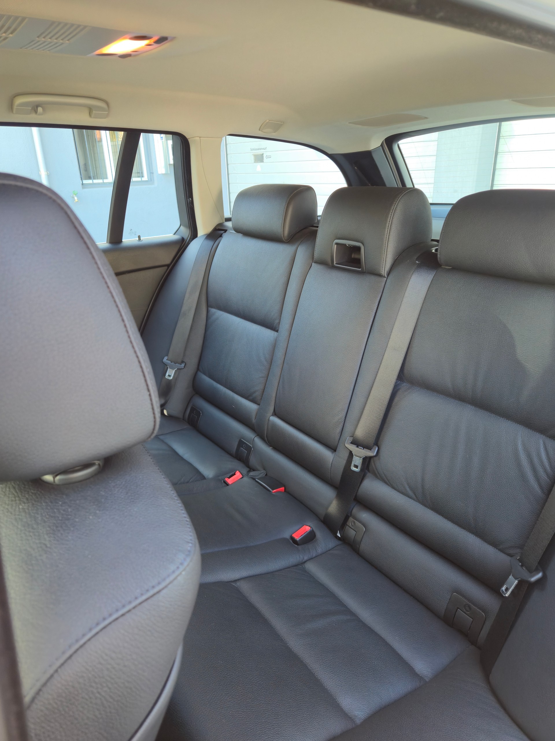 BMW 525i Touring-image-15