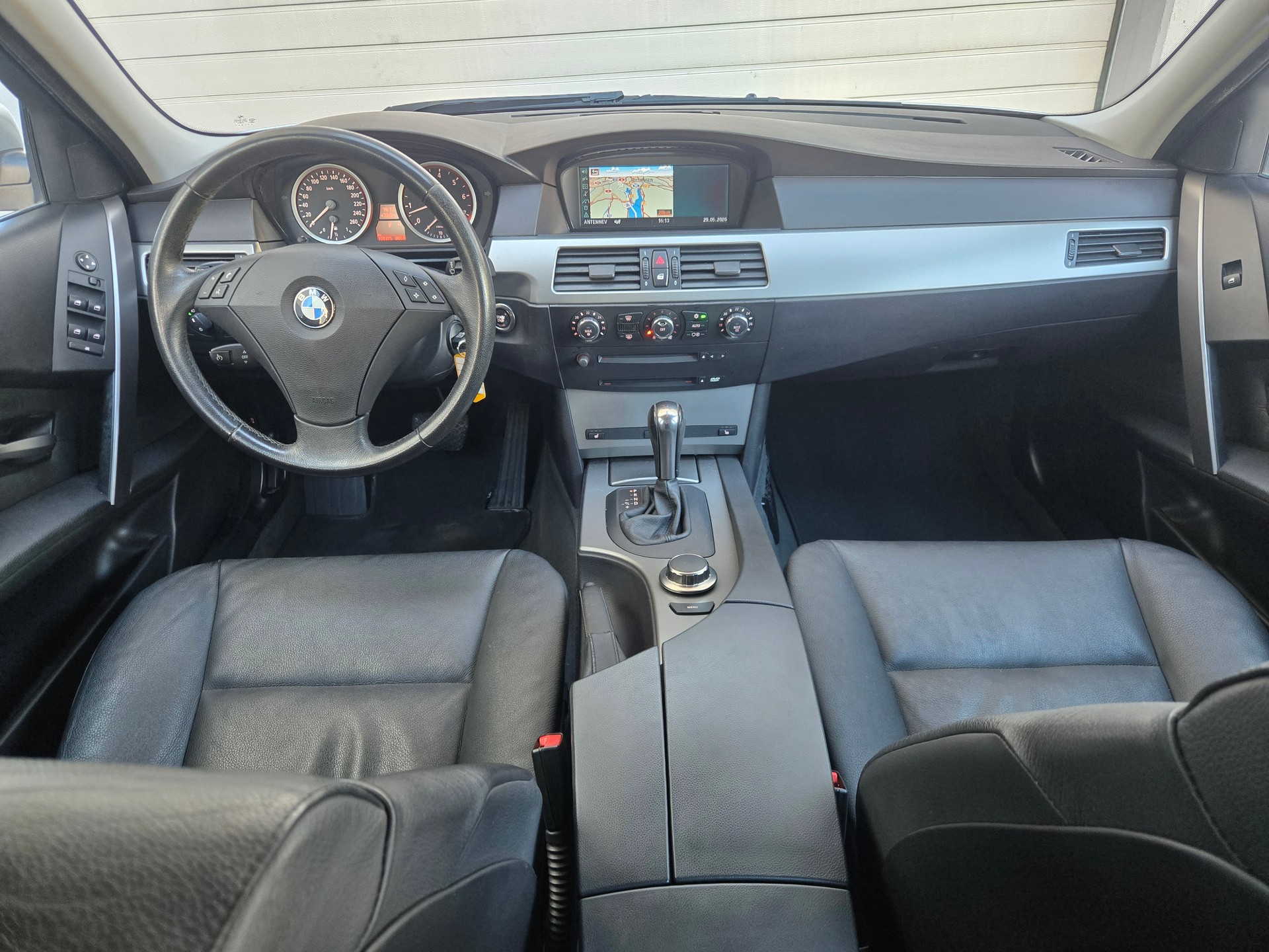 BMW 525i Touring-image-3