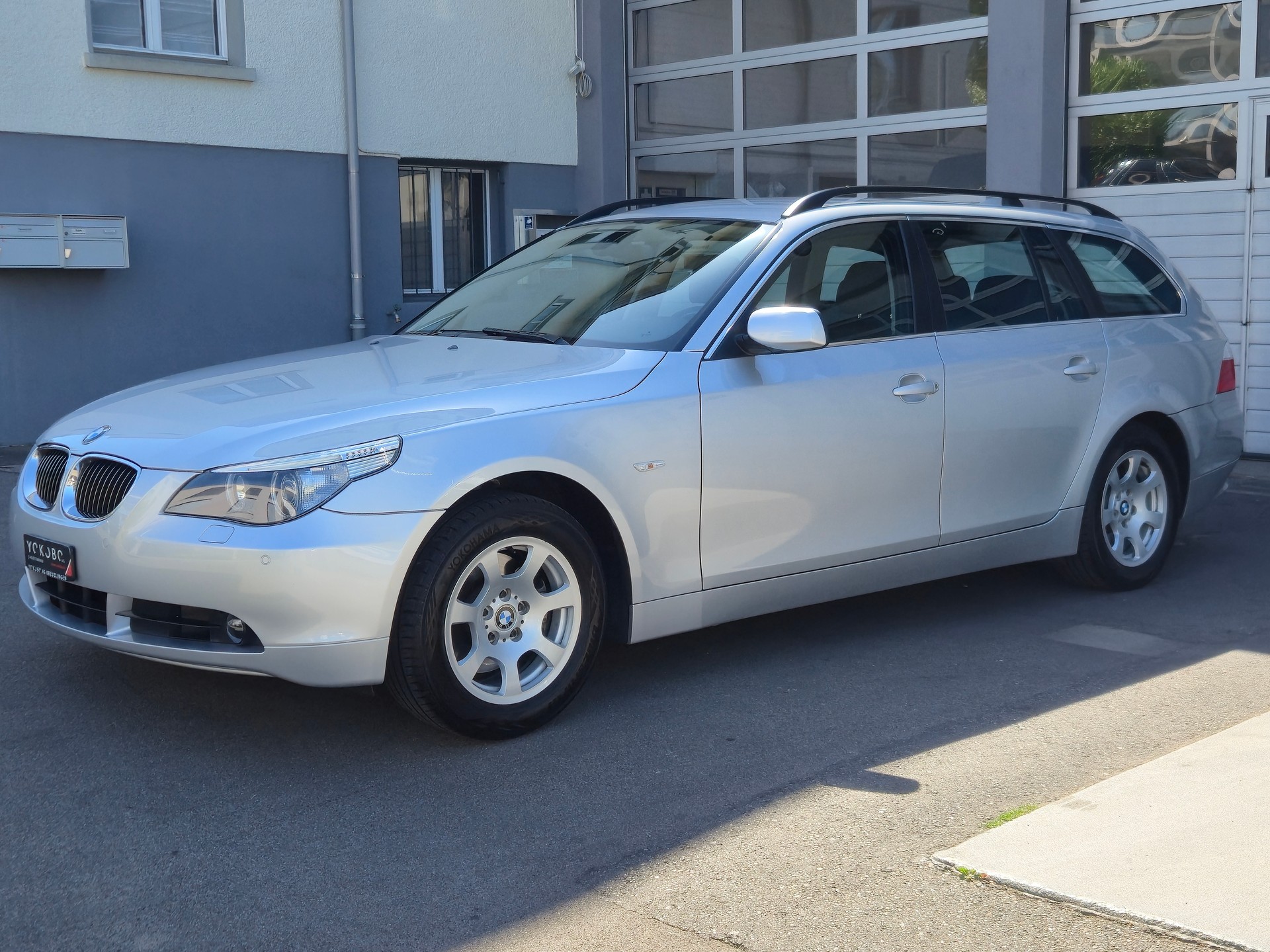 BMW 525i Touring-image-0