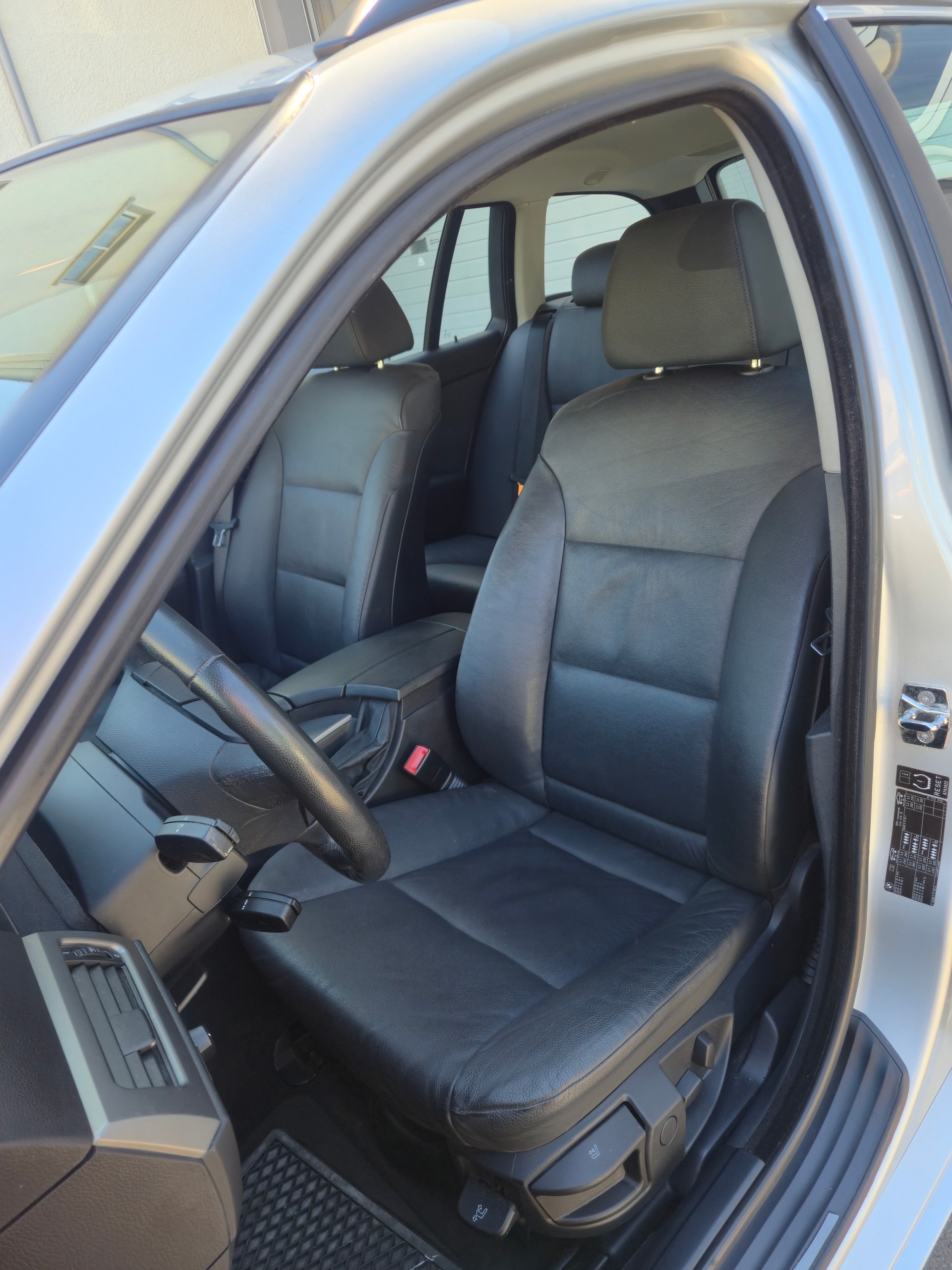 BMW 525i Touring-image-4