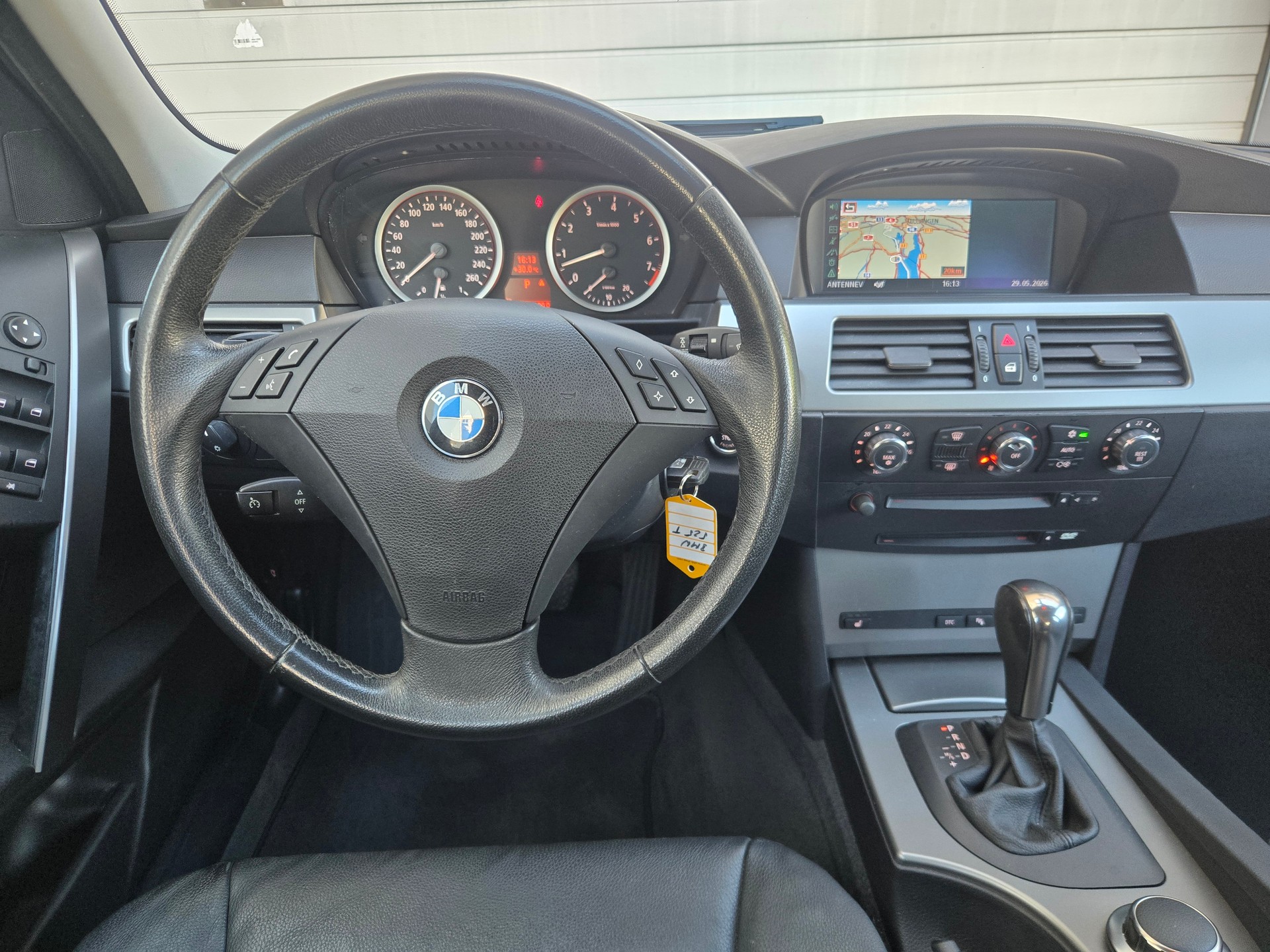 BMW 525i Touring-image-10