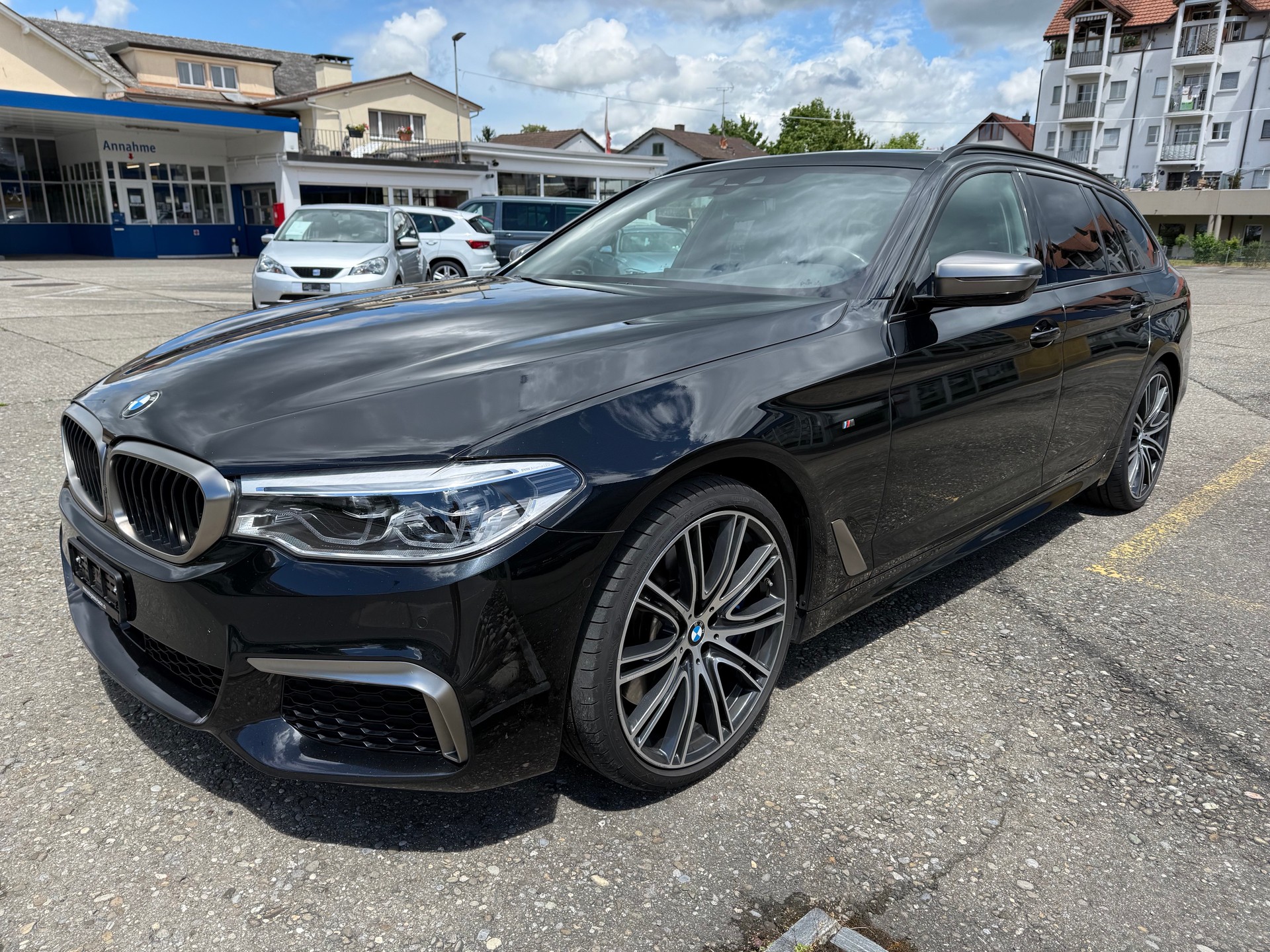BMW M550d xDrive Touring Steptronic-showroom-element-2