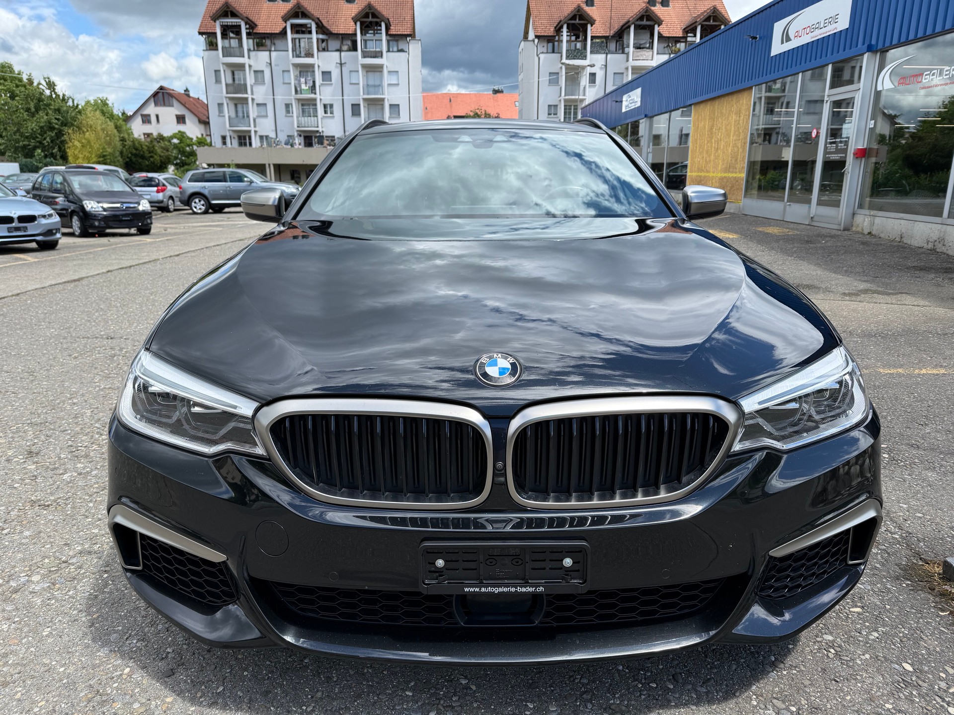 BMW M550d xDrive Touring Steptronic-showroom-element-1
